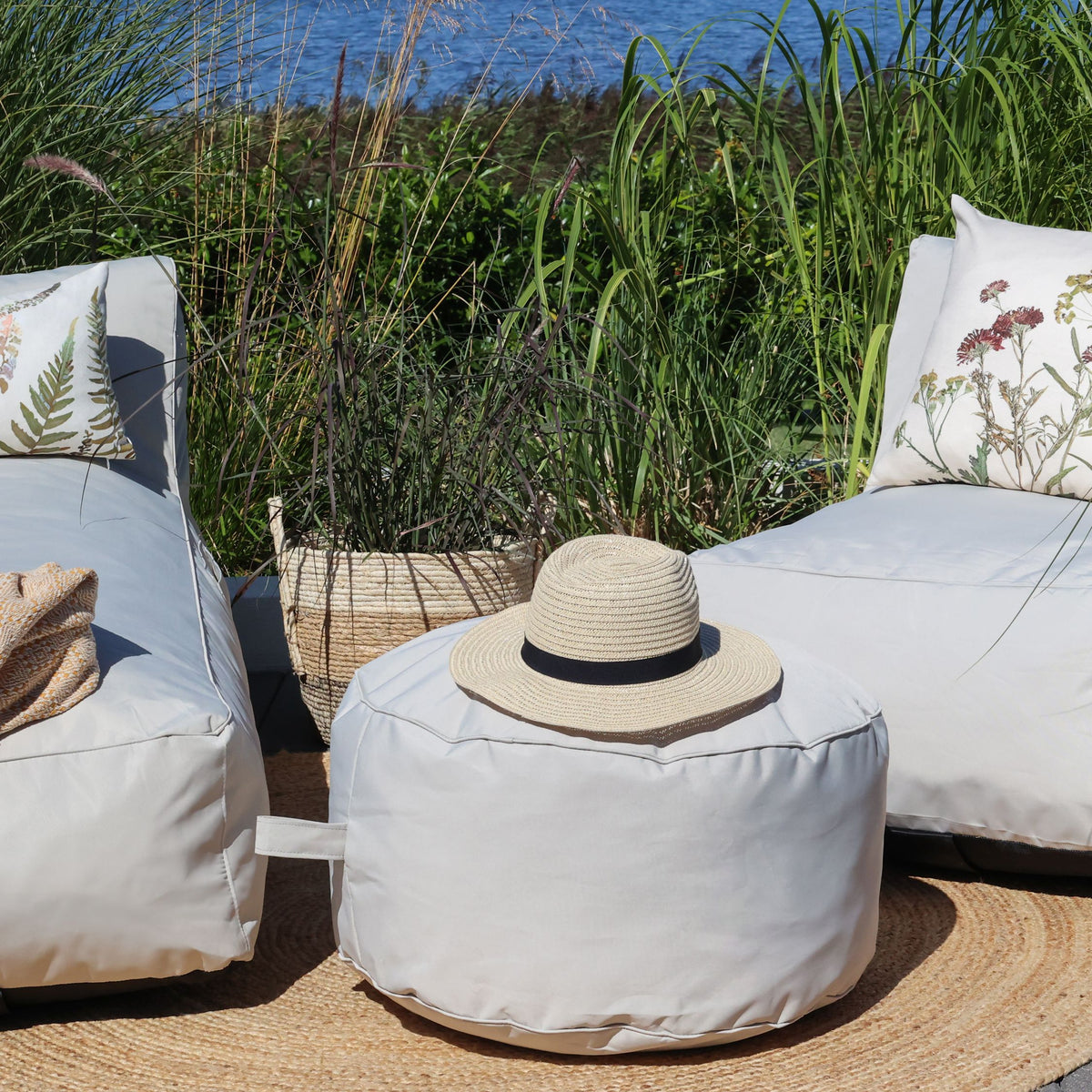 Lounge Puff für Balkon und draußen – beige, 60 cm