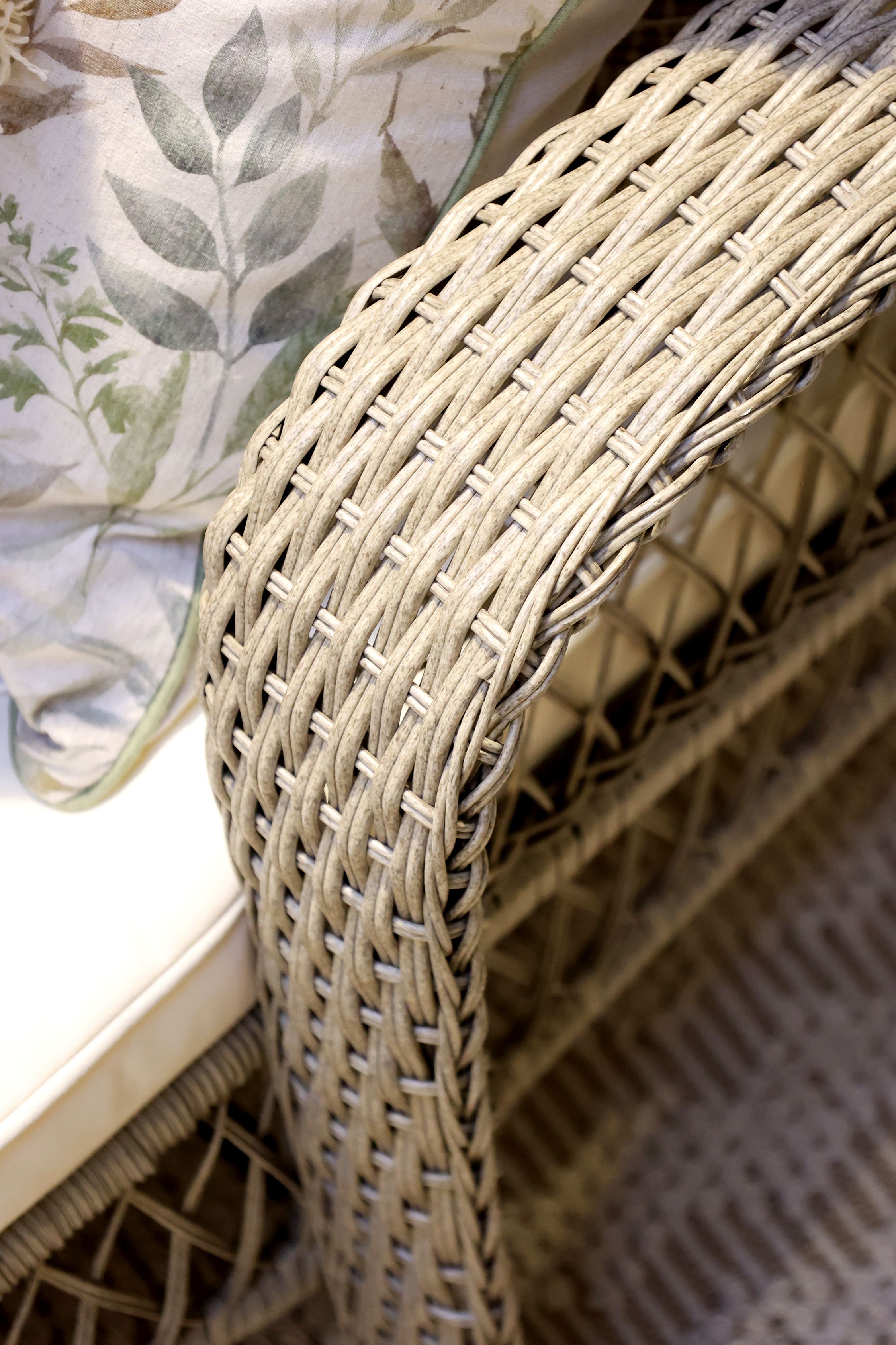 Gartenmöbel Liegestuhl mit Rädern, PE Rattan, natur