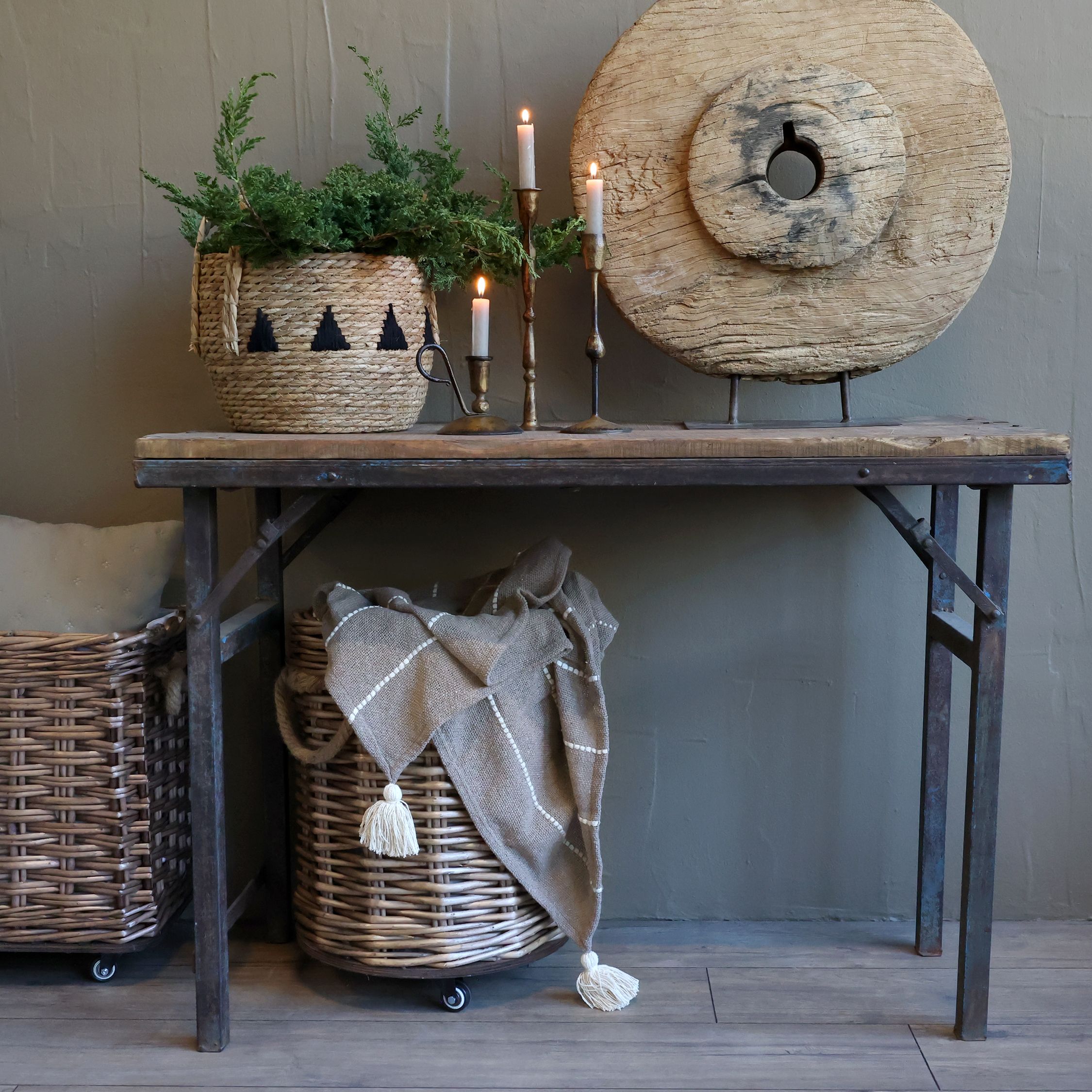 Grimaud Tisch mit Eisenring aus Recyclingholz, 106 cm lang