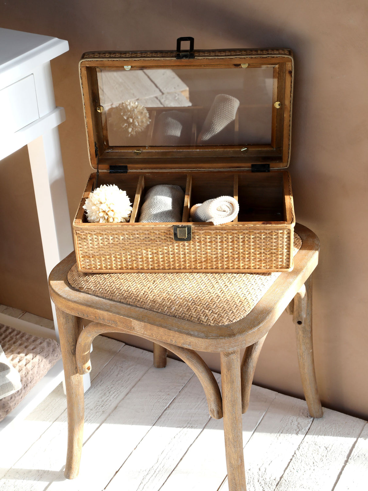 Franz Hocker mit geflochtenem Sitz aus Rattan, 42 cm breit