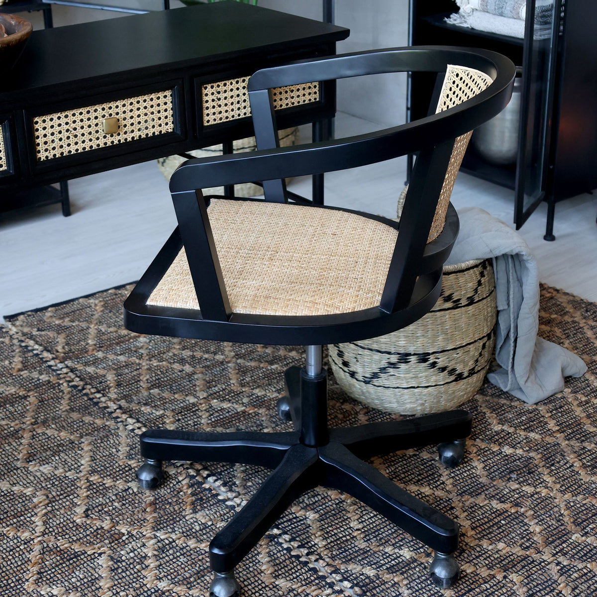 Französischer Bürostuhl mit Geflechtsitz und Rückenlehne