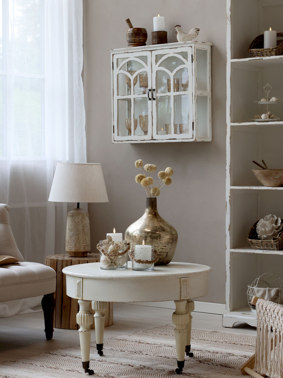 Wandschrank mit 2 Türen aus Tannenholz, antique creme