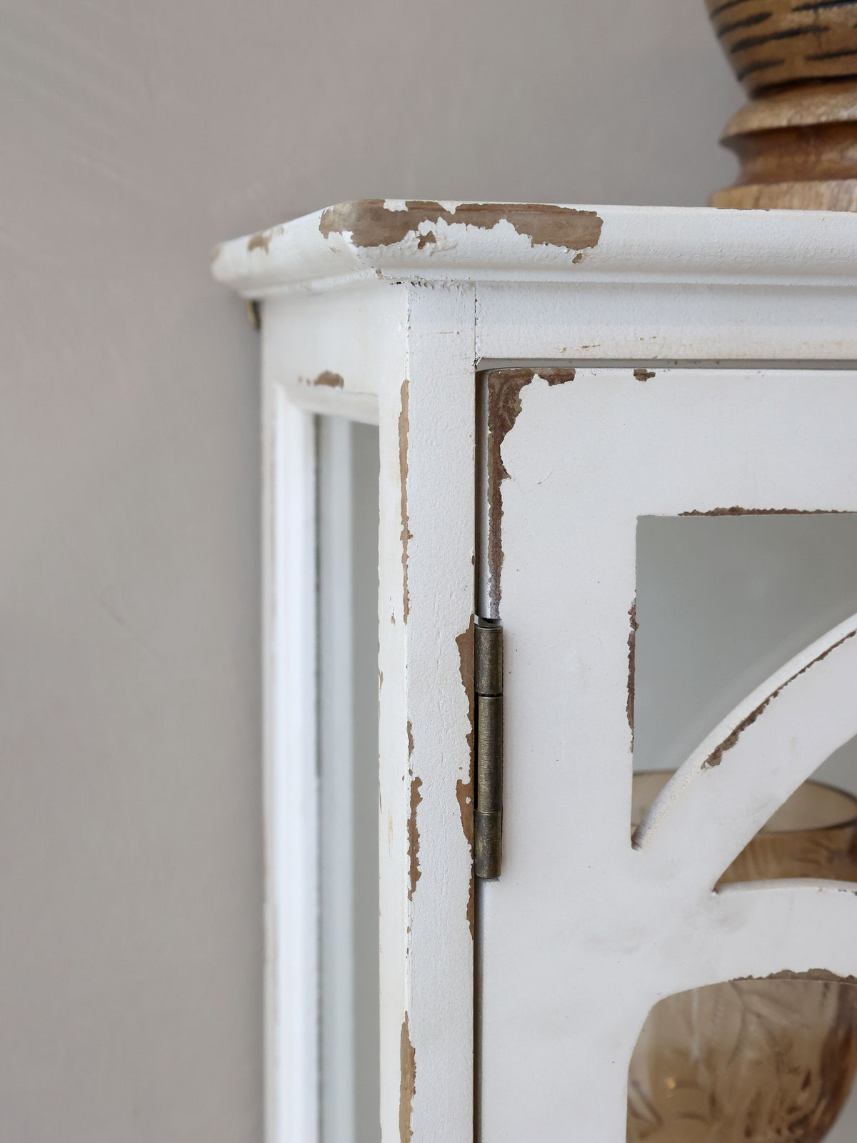 Wandschrank mit 2 Türen aus Tannenholz, antique creme