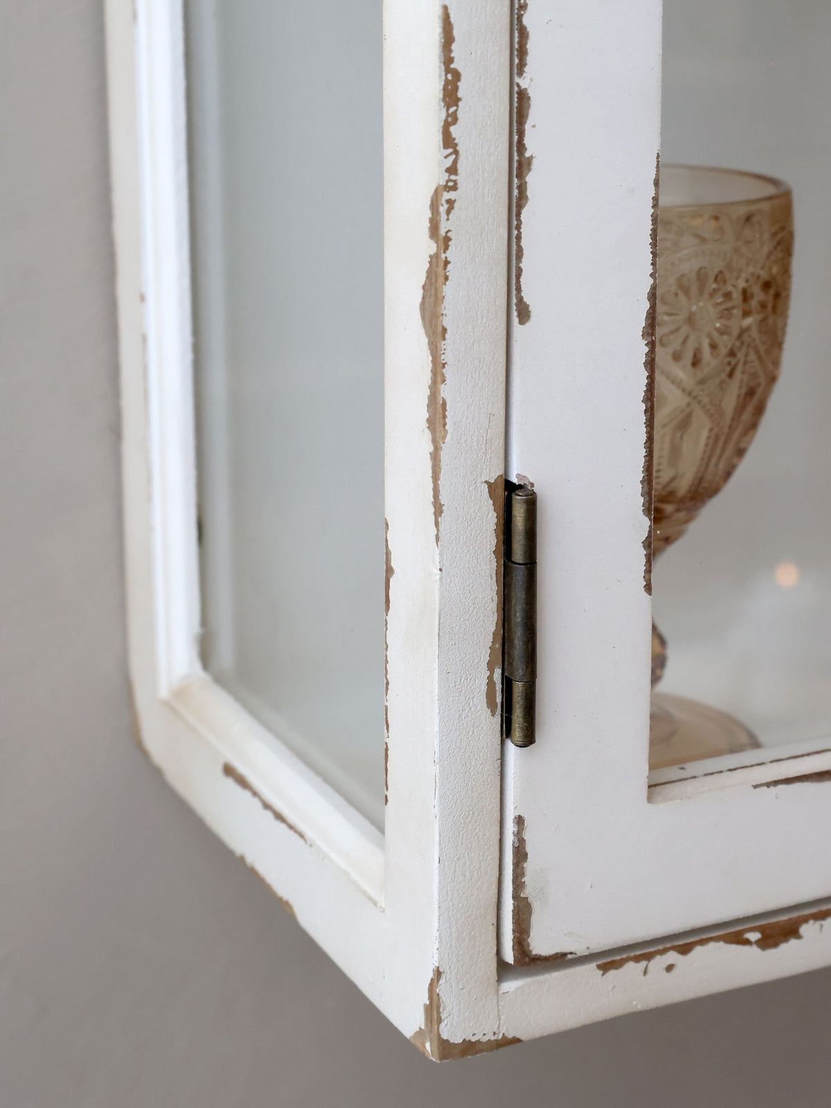Wandschrank mit 2 Türen aus Tannenholz, antique creme