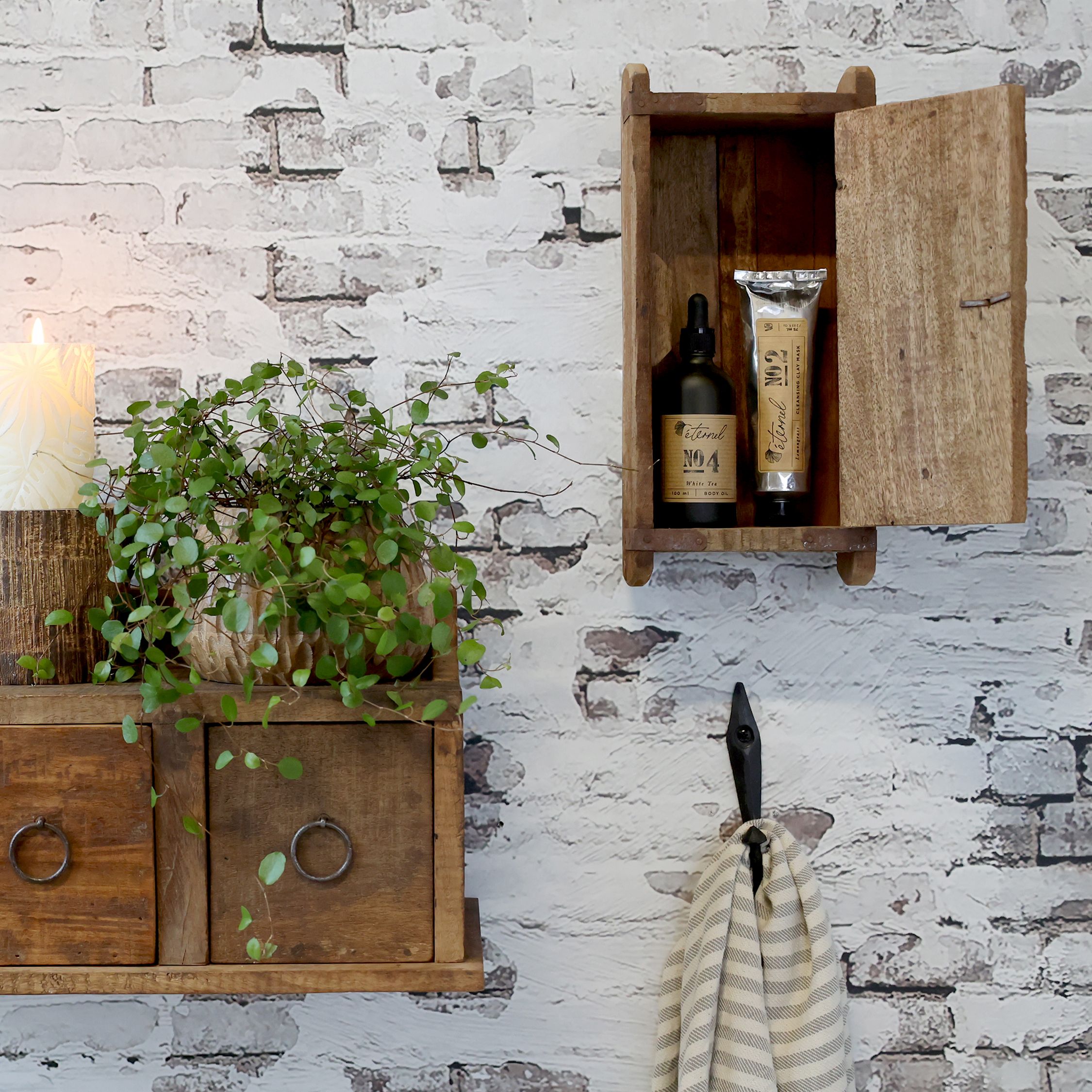 Grimaud Wandschrank aus Recyclingholz, 32 cm hoch