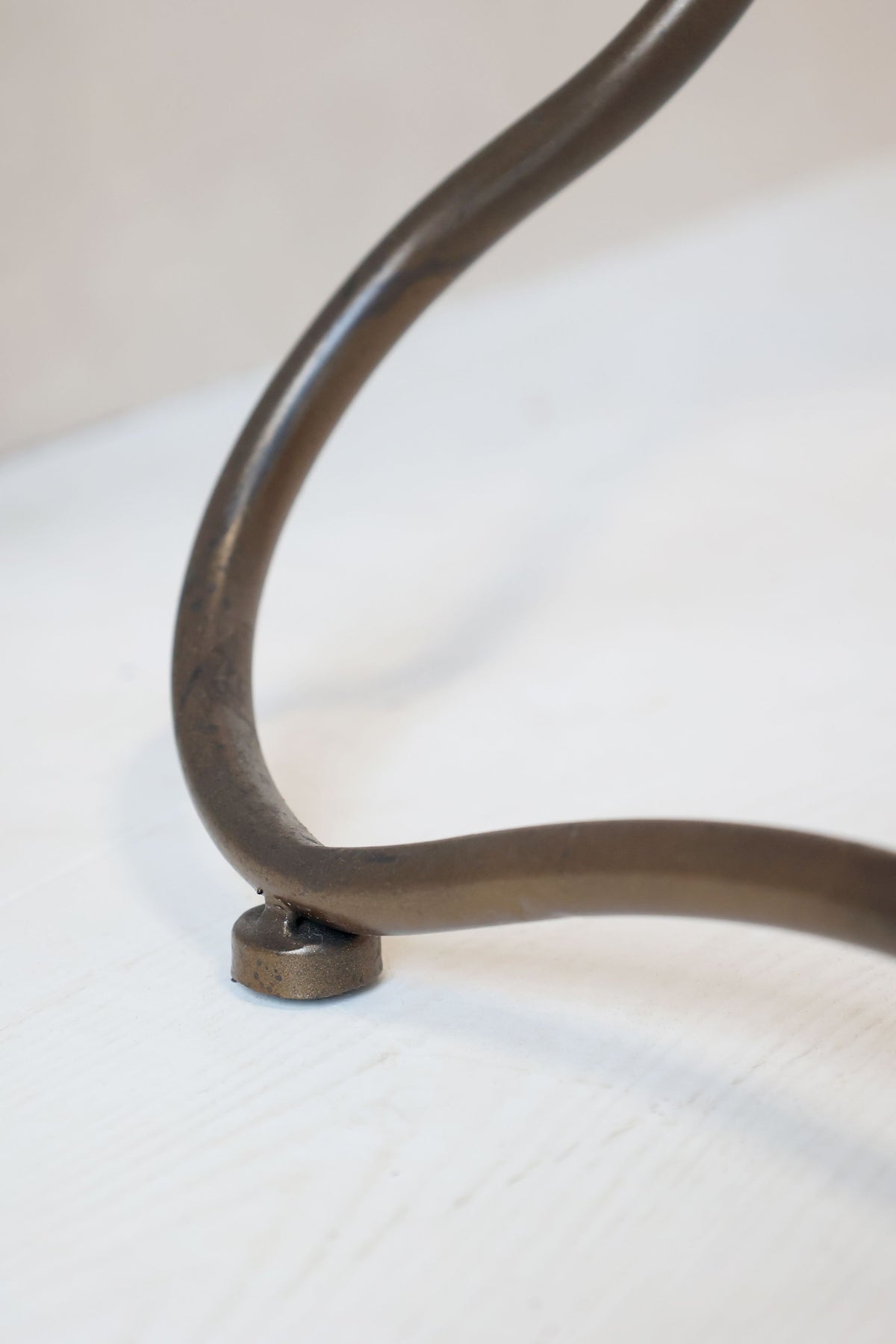 Serviertisch aus Eisen und Recyclingholz, 80 cm hoch