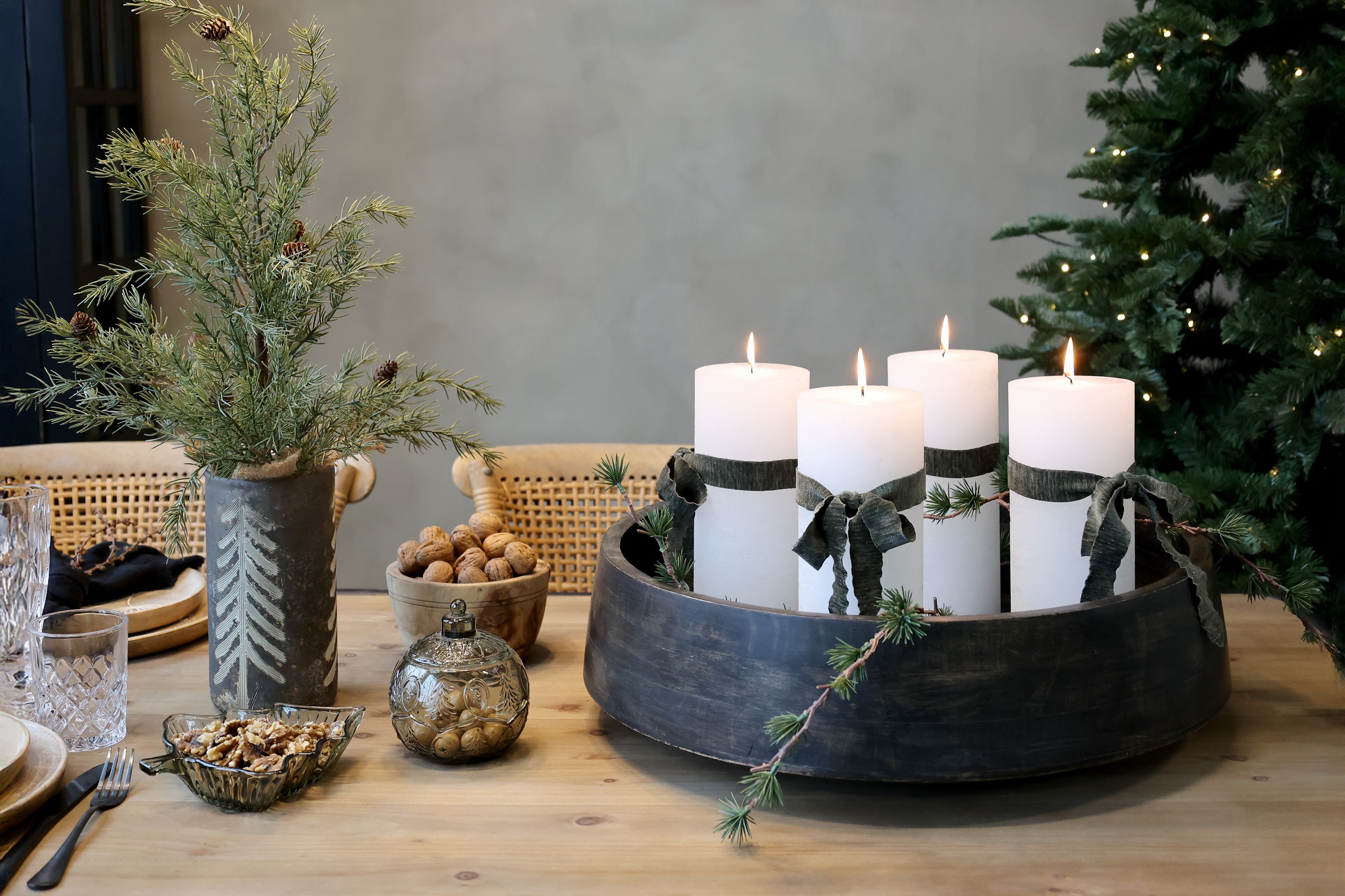 Tablett Weihnachtsbaum aus Glas, oliv, 19 cm lang