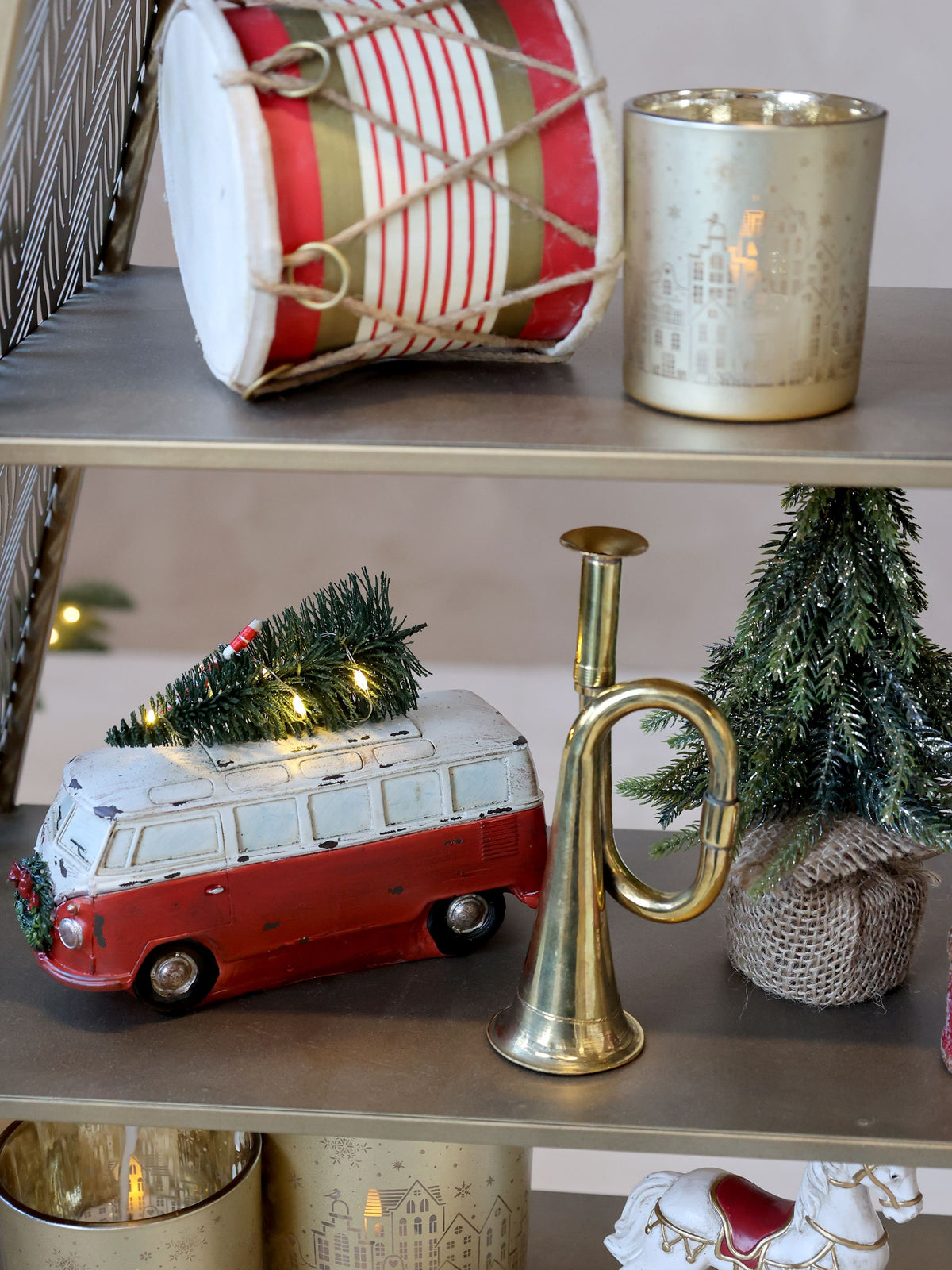 Vintage Bus mit LED-Weihnachtsbaum, Polyresin, 18 cm