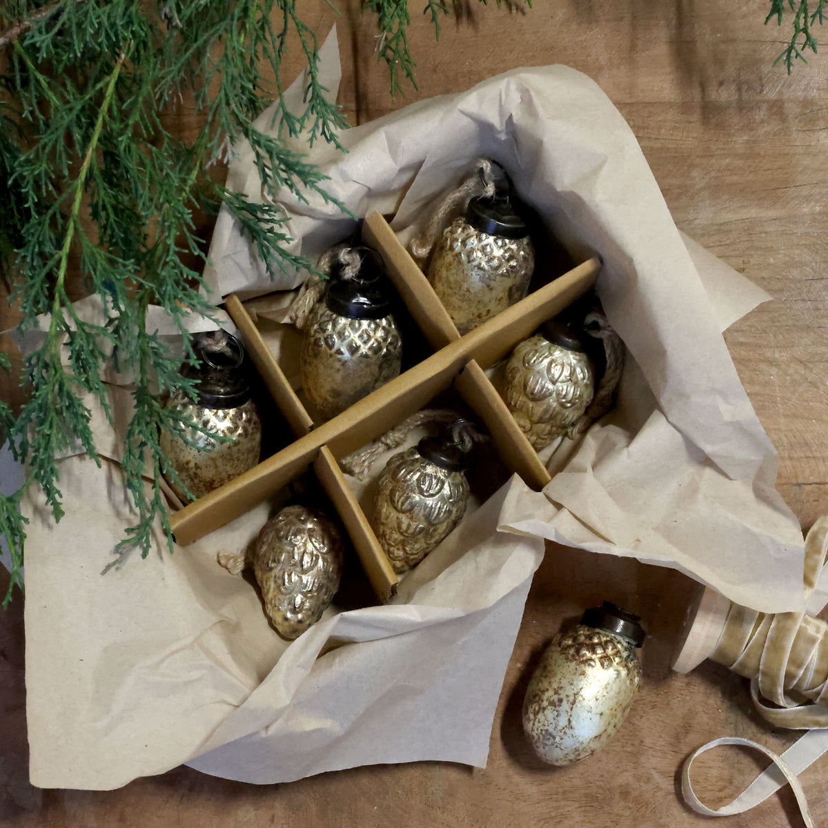 Weihnachtskugeln Set aus Glas und Messing, champagner