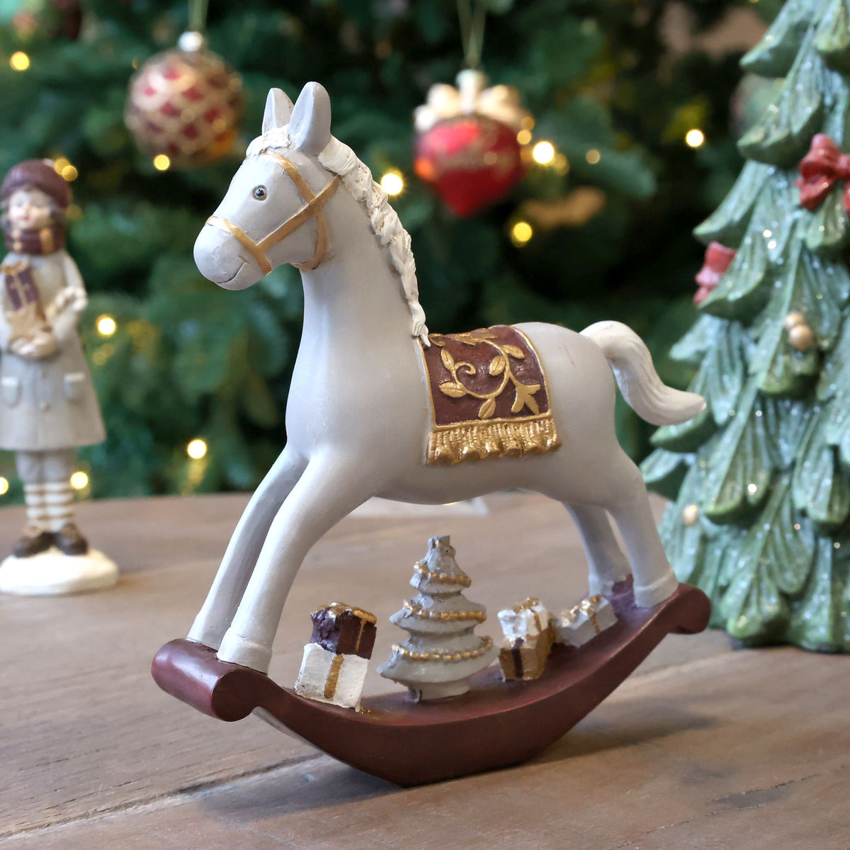 Noël Schaukelpferd mit Geschenken, Polyresin, 18 cm