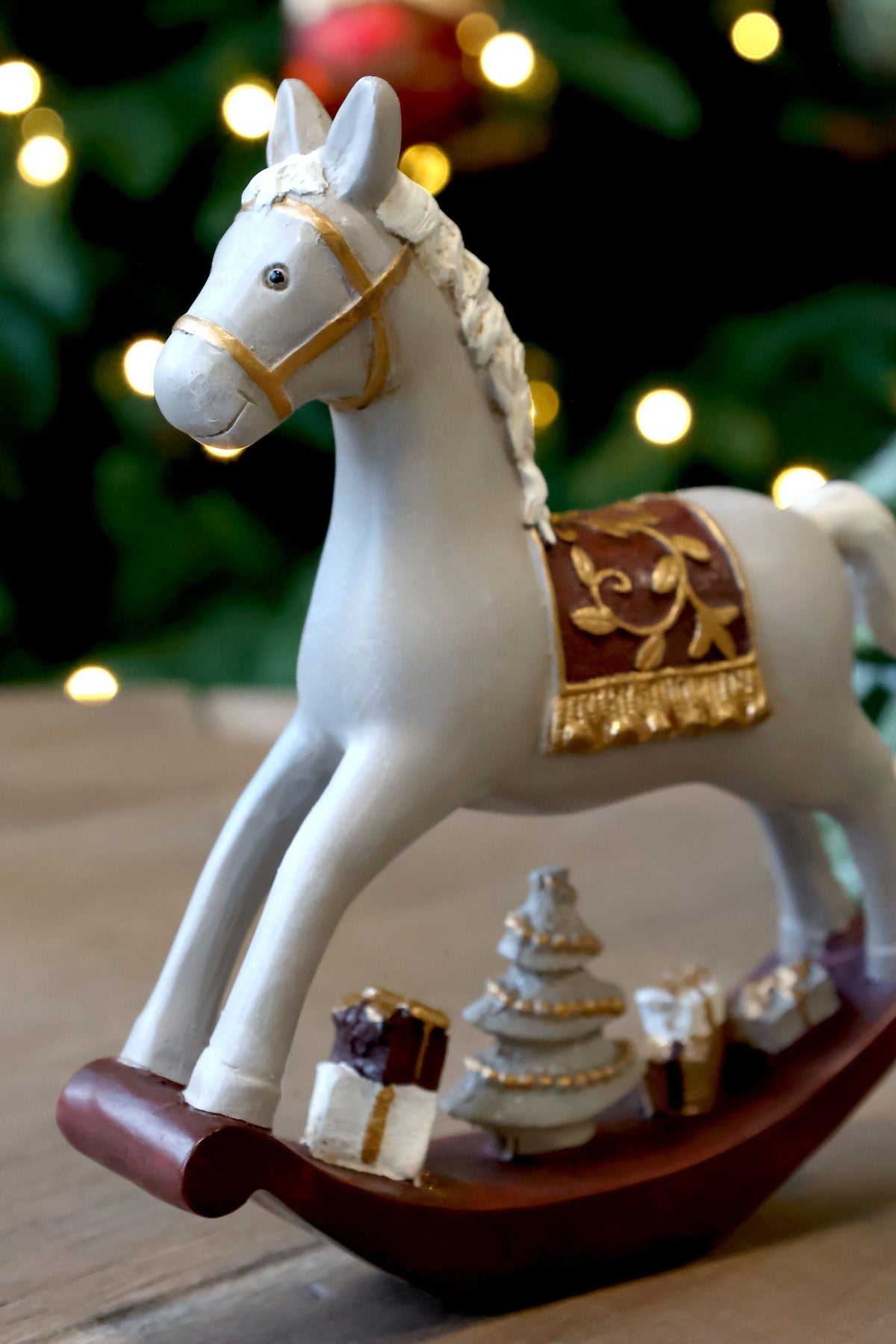 Noël Schaukelpferd mit Geschenken, Polyresin, 18 cm