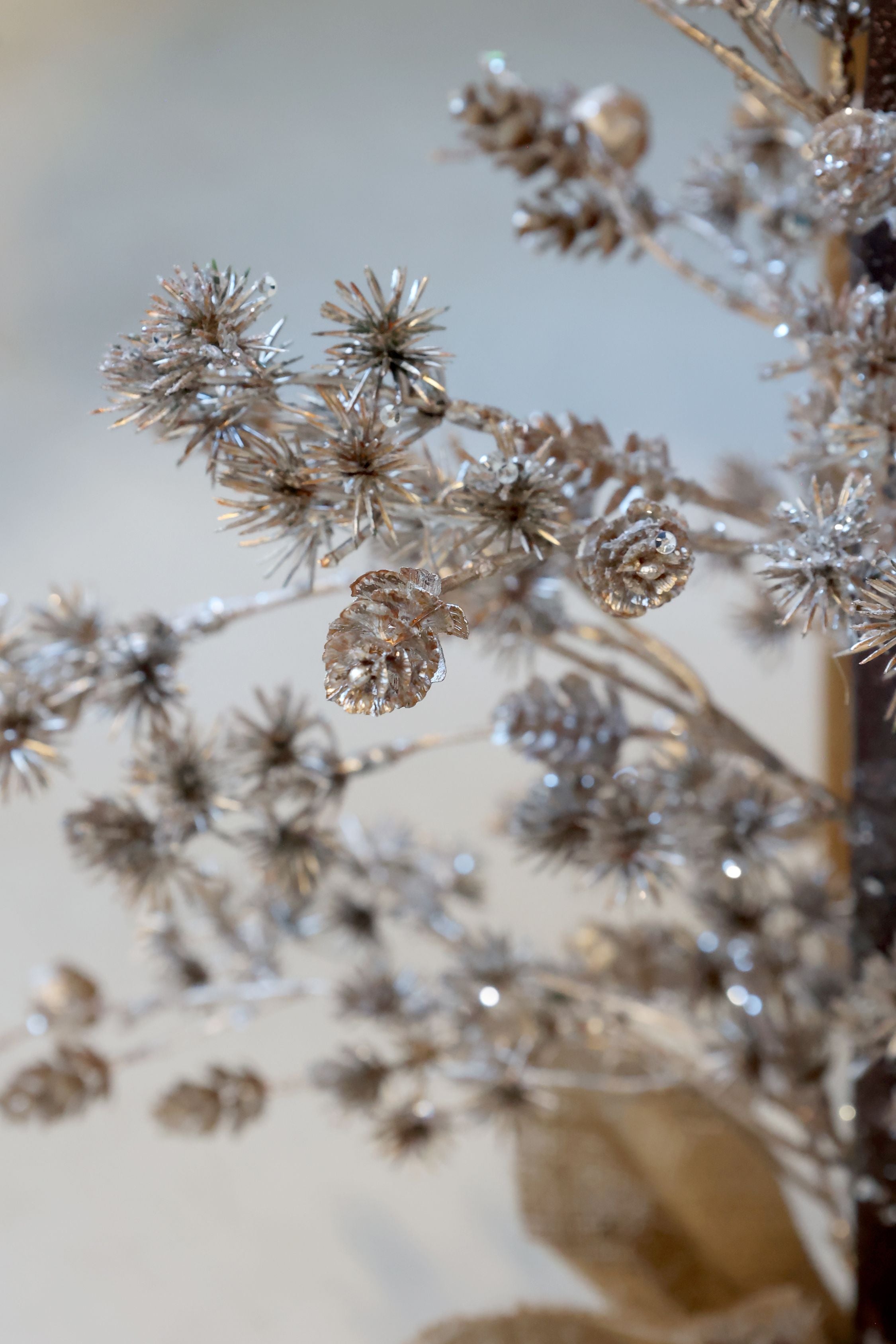 Deko-Baum mit Zapfen und Glitzer, 70 cm, antique Gold