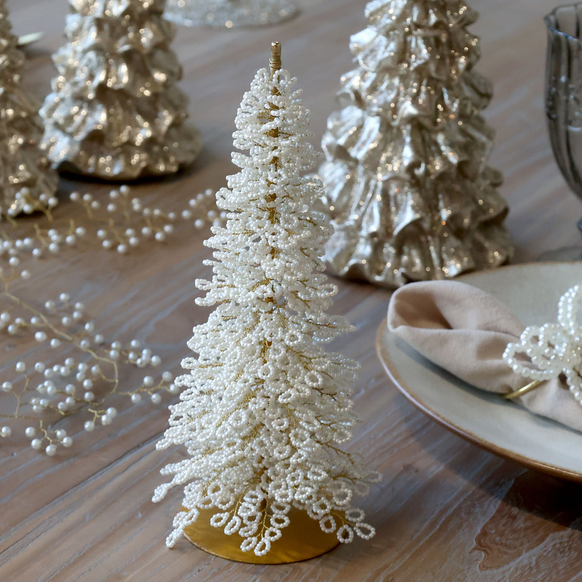 Weihnachtsbaum mit Perlen, creme, 24 cm hoch