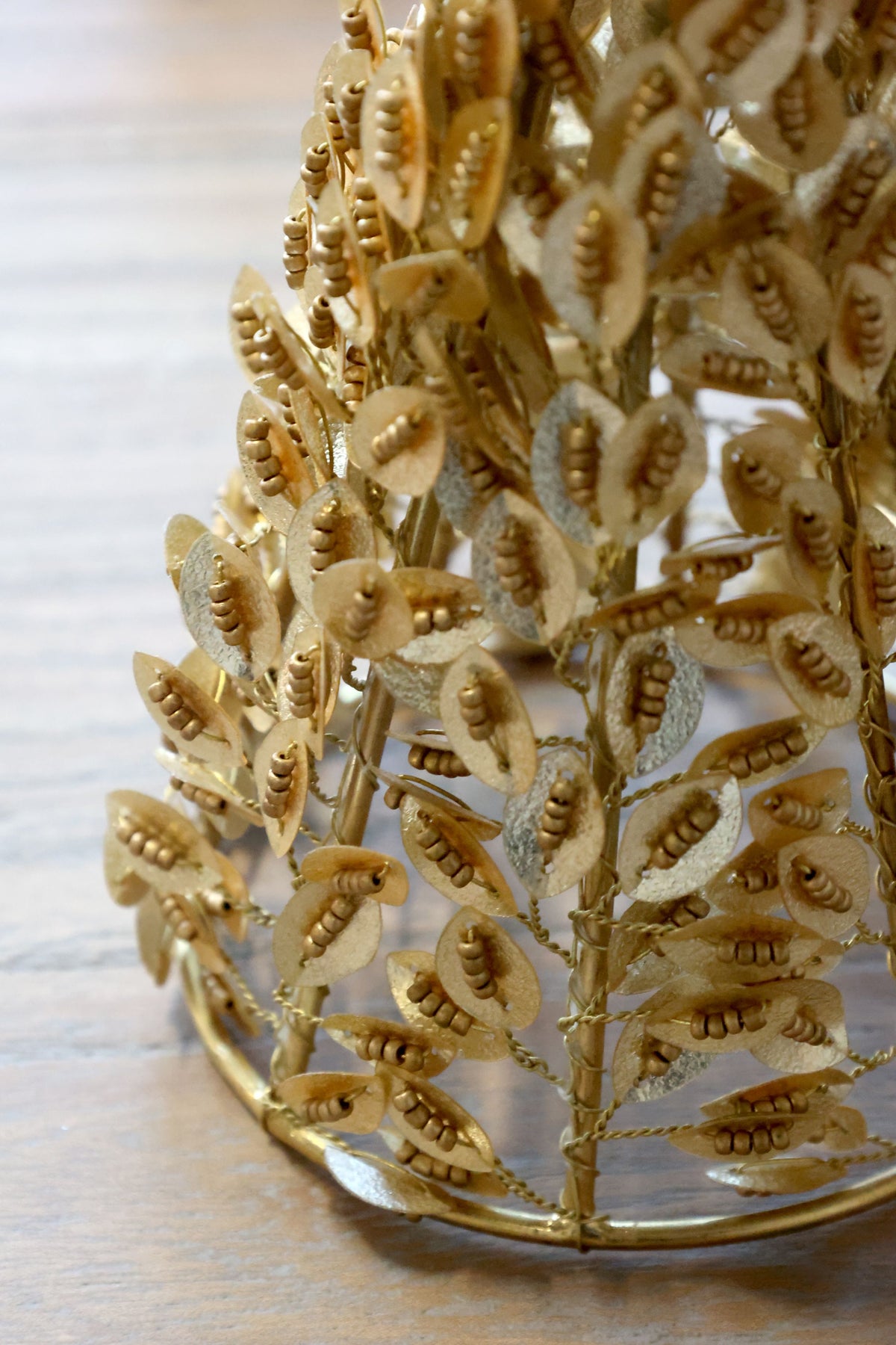 Weihnachtsbaum mit Perlen und Blättern, champagner, 17 cm