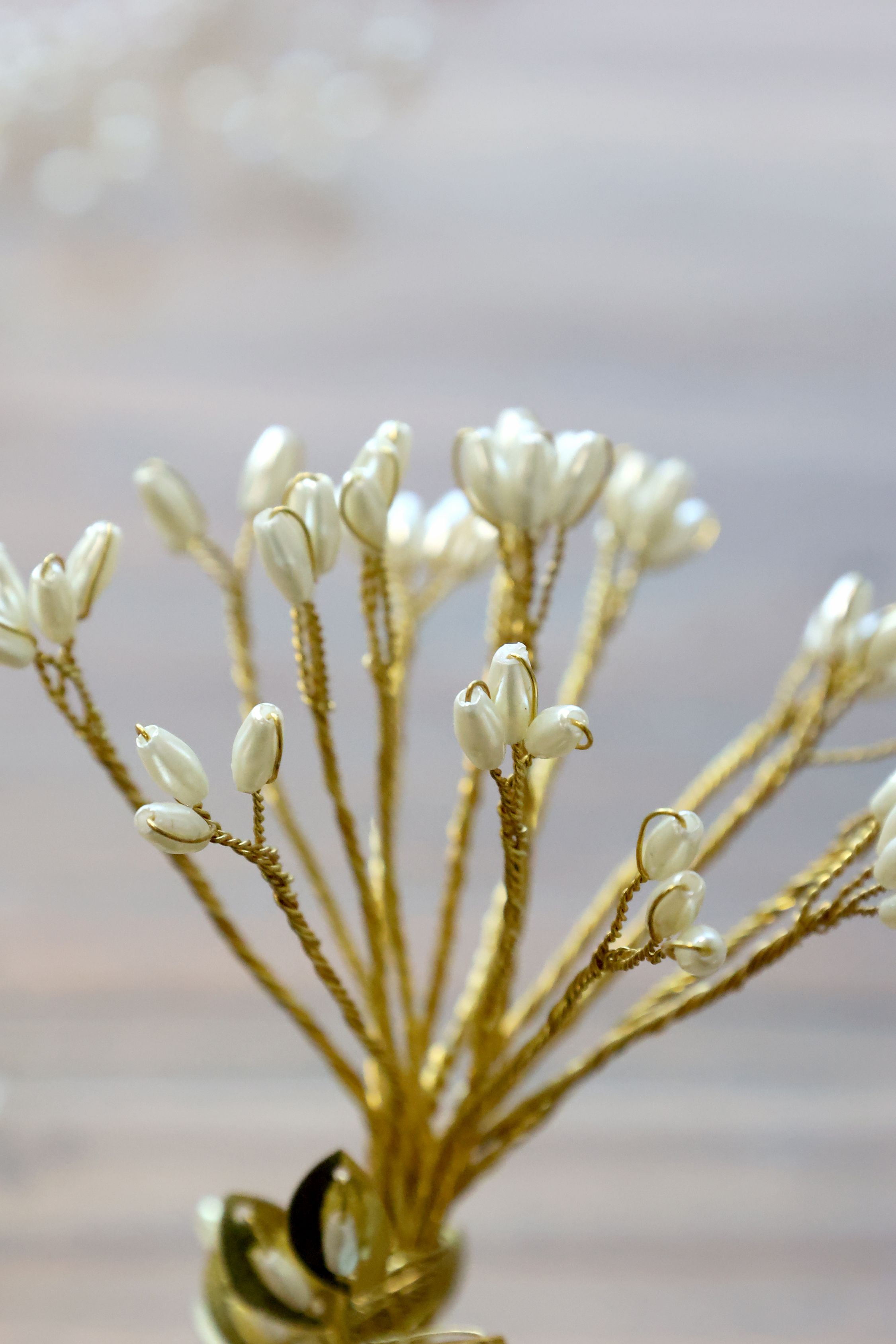 Dekoration auf Kommode: Blume mit Perlen, 36 cm