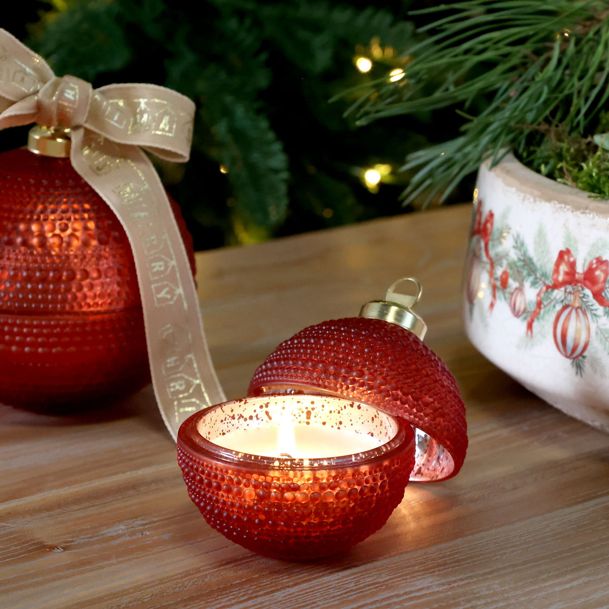 Weihnachtskugel mit Kerze aus Glas, 8 cm, in Cherry