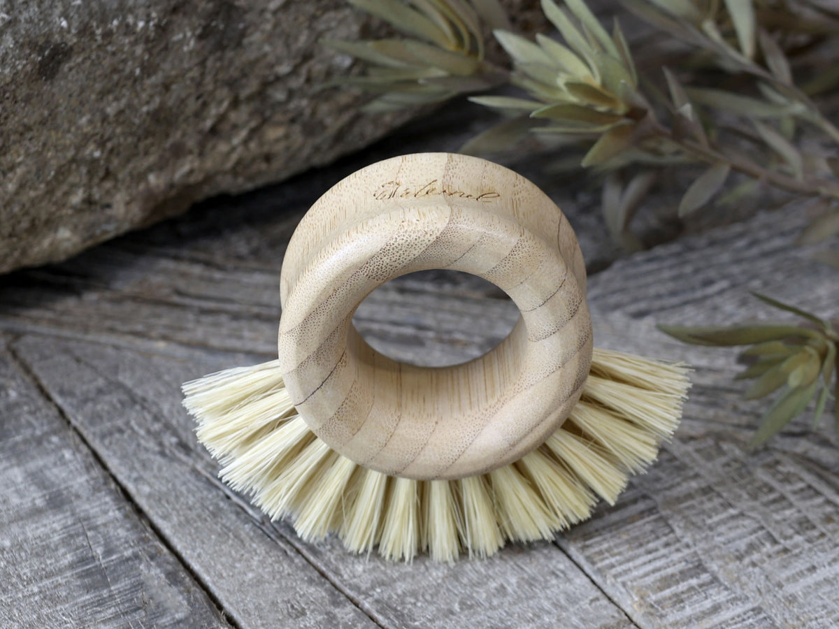 Gemüsebürste Éternel aus Bambus und Sisal, 10 cm hoch