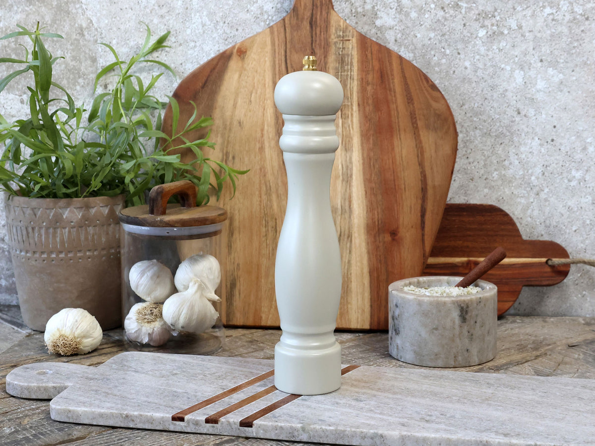 Salz- und Pfeffermühle aus Gummibaum, 26 cm hoch, latte