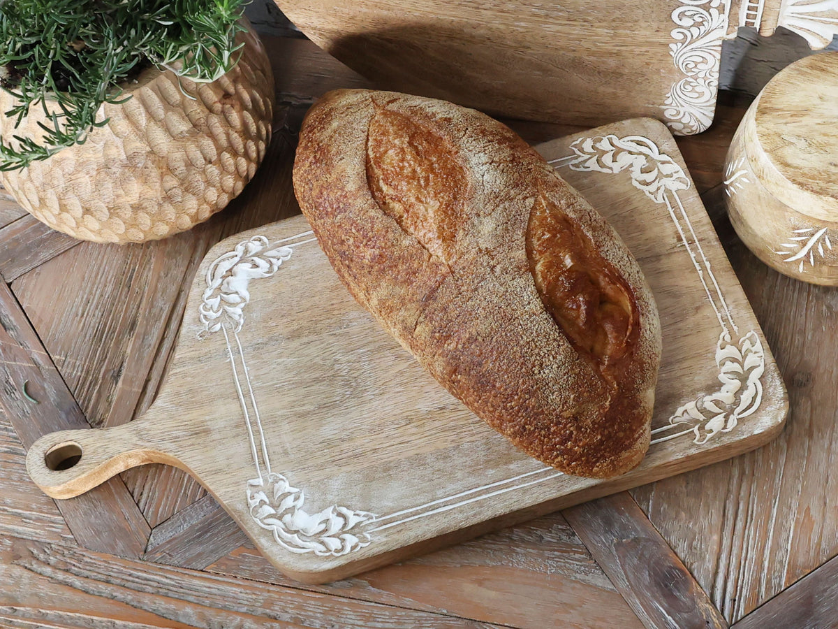 Tapasbrett aus Mangoholz, 46 cm lang, natur