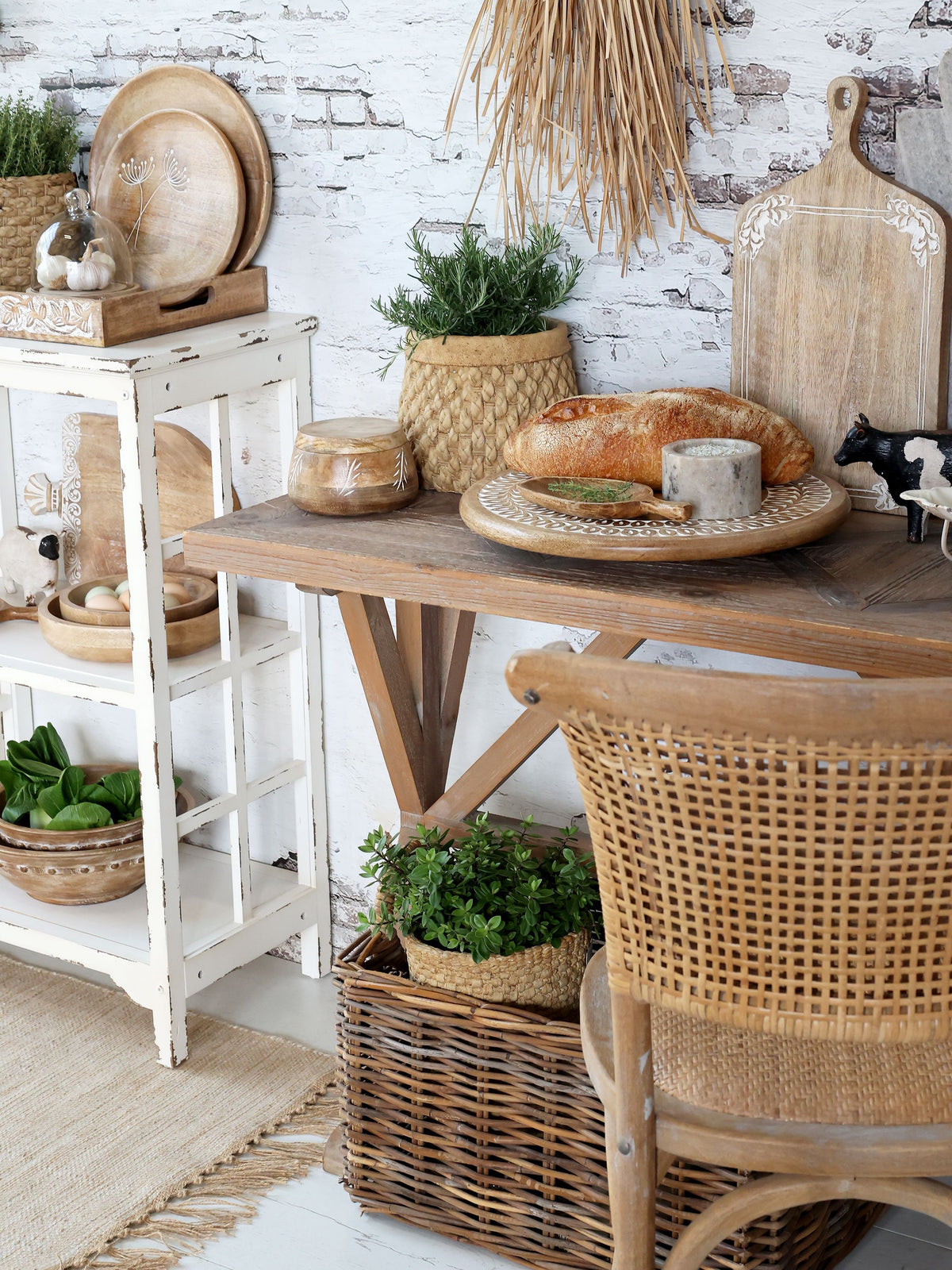 Tapasbrett aus Mangoholz, 46 cm lang, natur