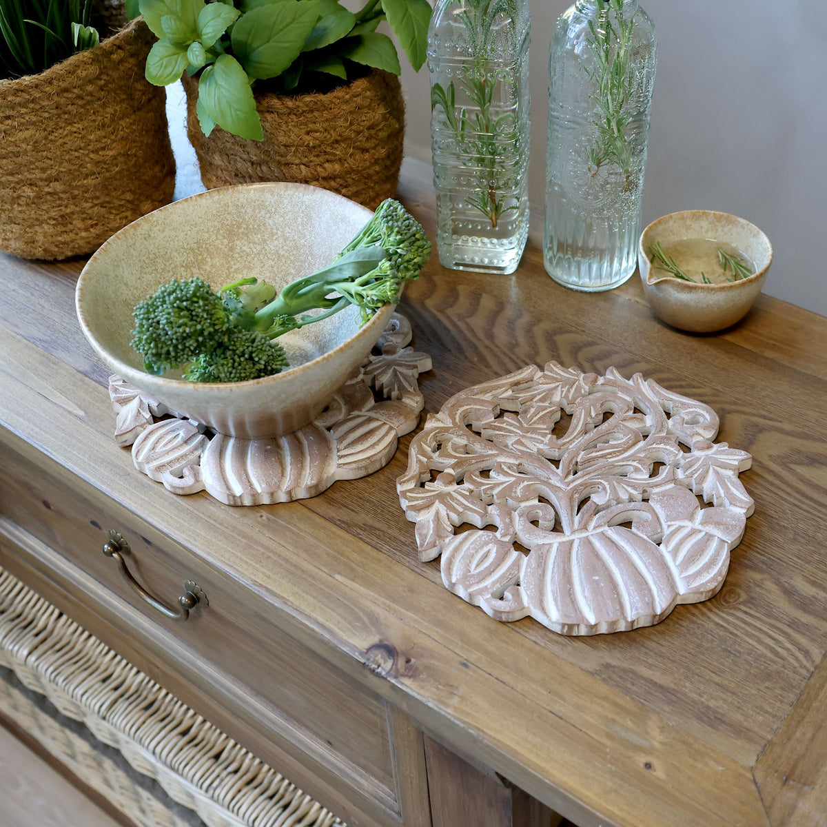 Untersetzer Blumentopf natur mit Schnitzereien, 20 cm