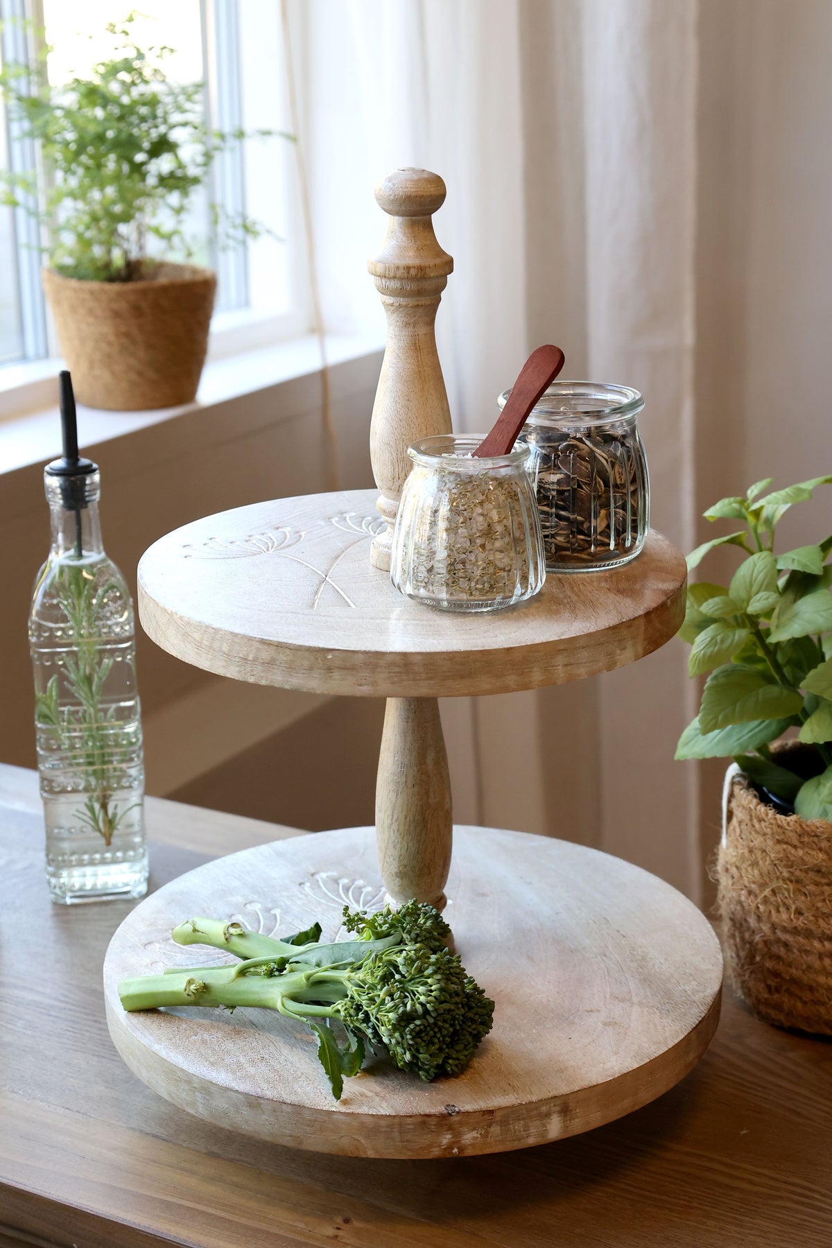 Etagere aus Mangoholz mit Schnitzereien, 45 cm hoch