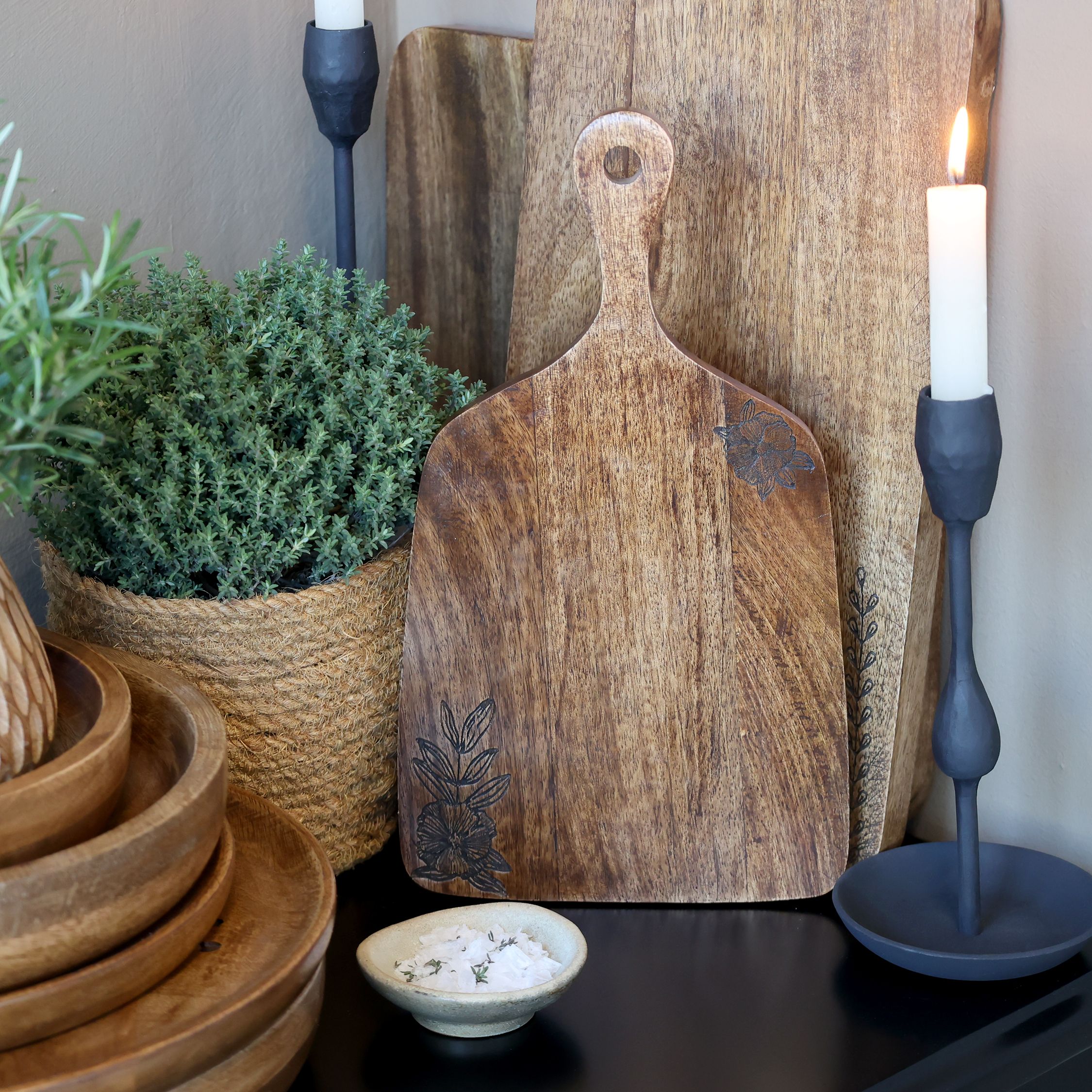 Tapasbrett aus Mangoholz, 30,5 cm hoch