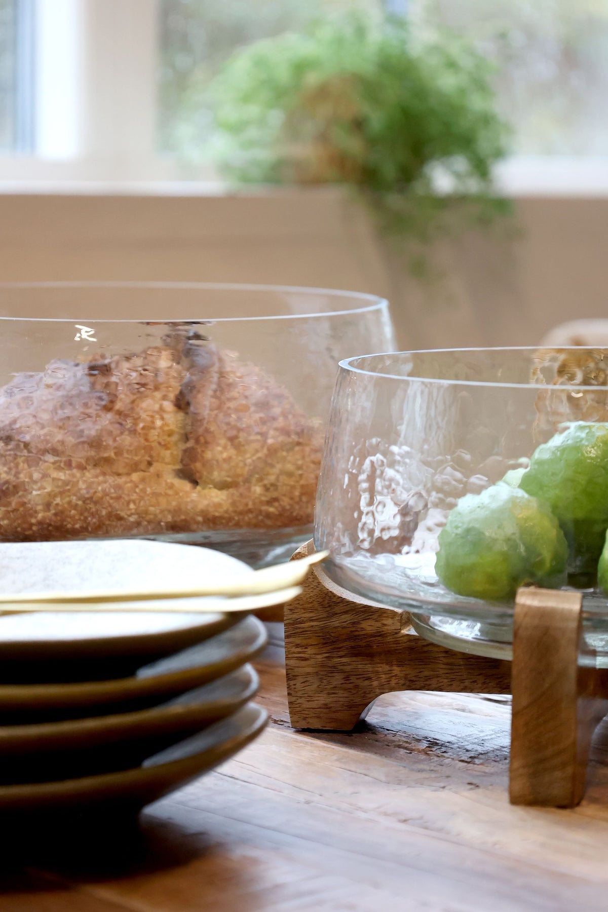 Deko Tablett aus Glas und Mangoholz, 16,5 cm hoch
