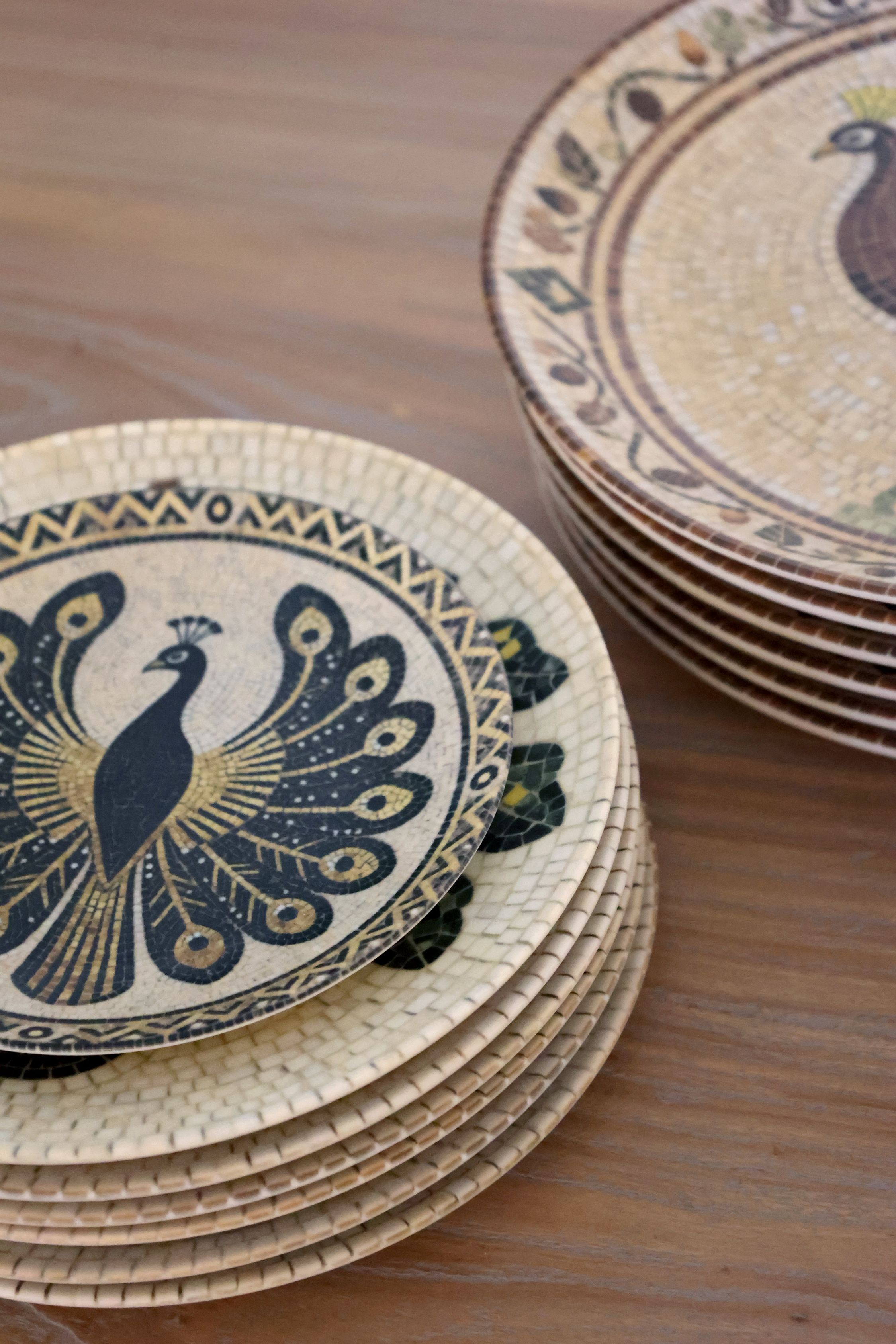 Mosaik Tablett Chartres mit Pfau – Steingut, beige & mocca