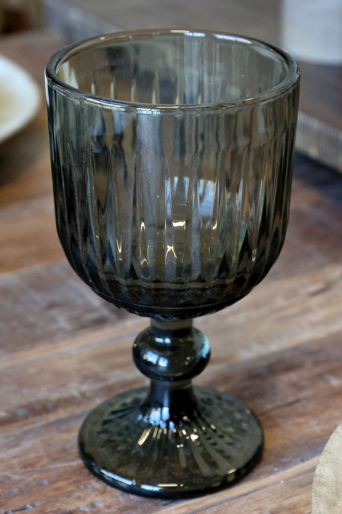 Glasbecher mit Rillen, rauchfarben, 250 ml, Höhe 14,5 cm