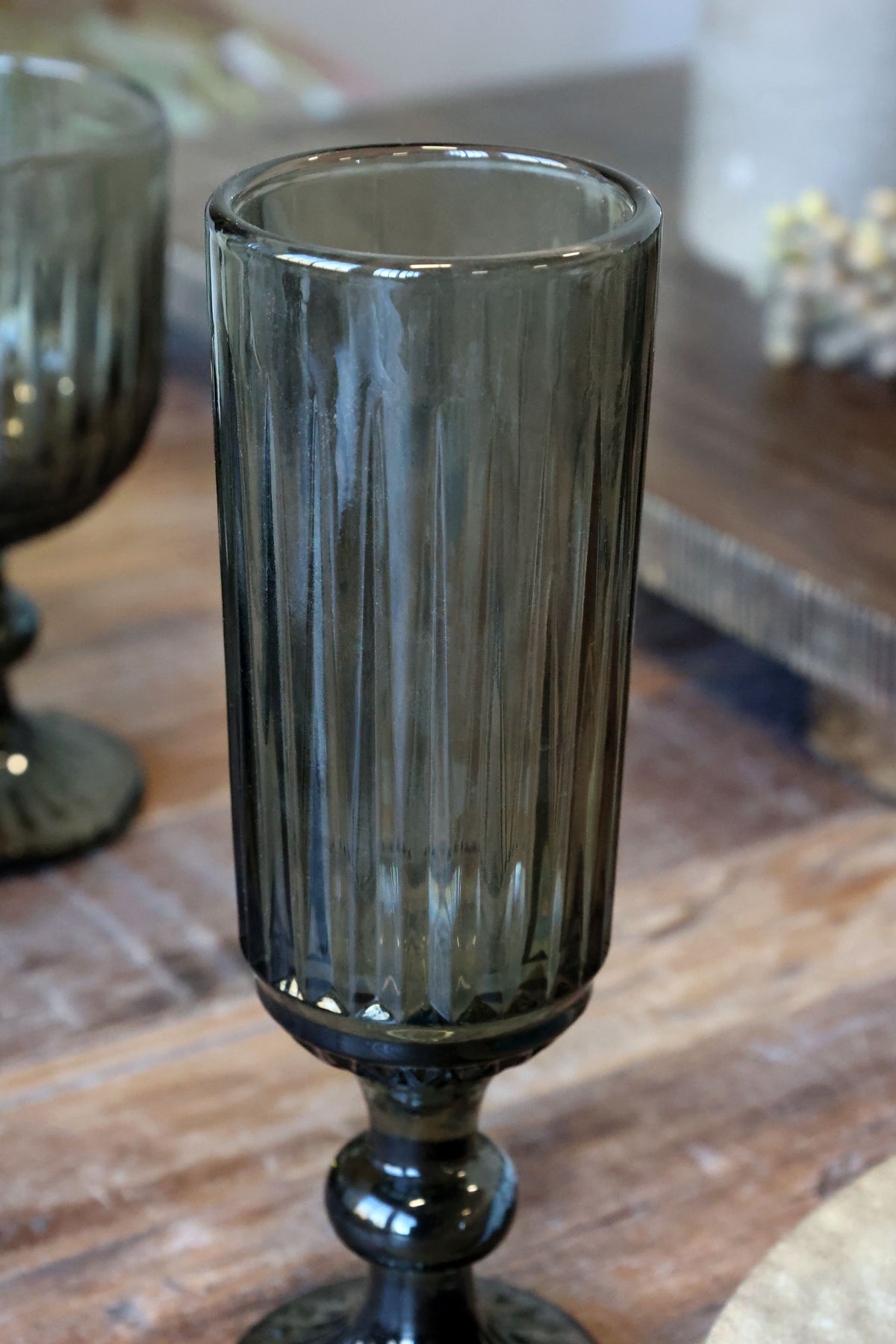 Glasbecher mit Rillen, rauchfarben, 200 ml