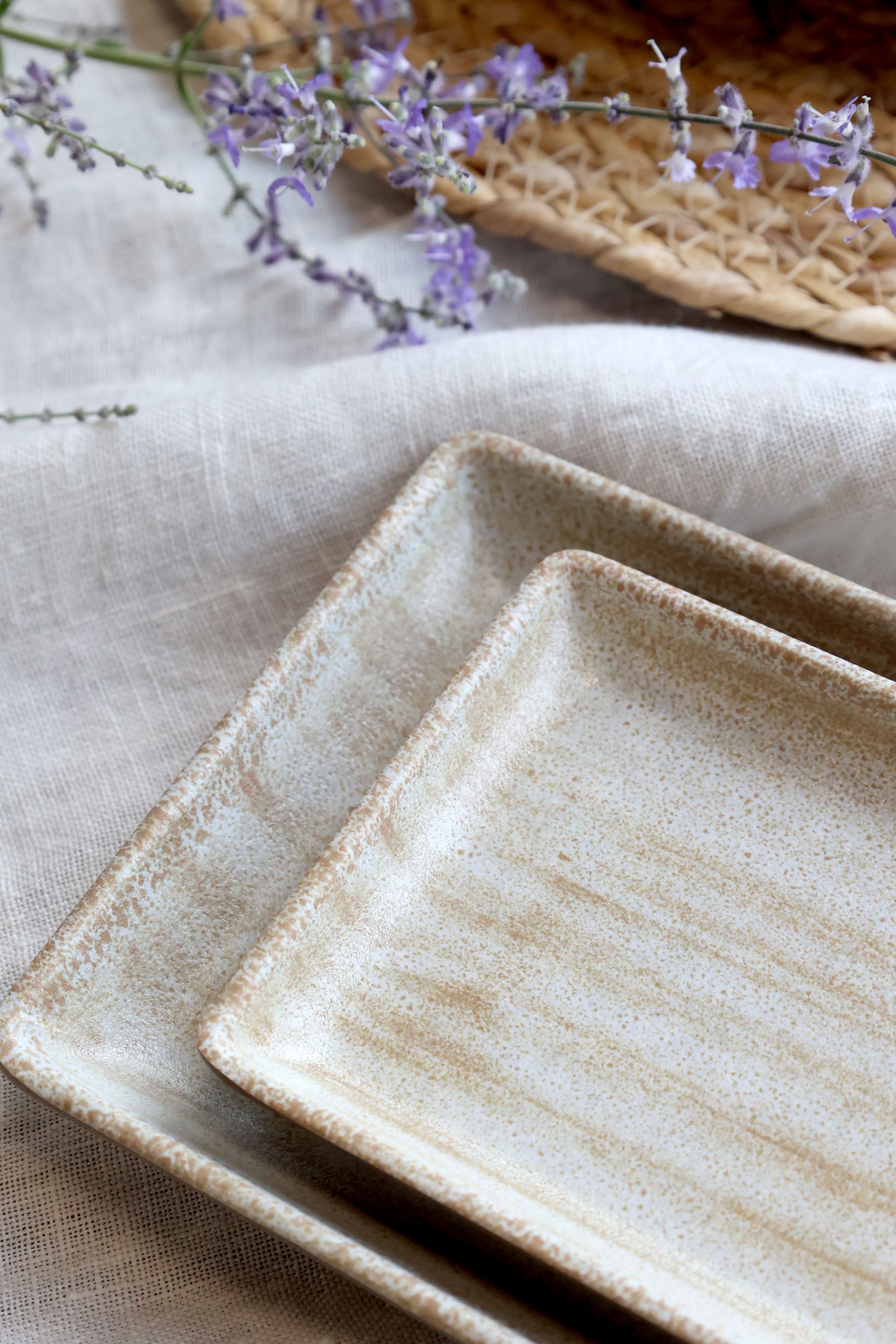 Cassis Tablett aus Melamin in Latte – 28 cm lang