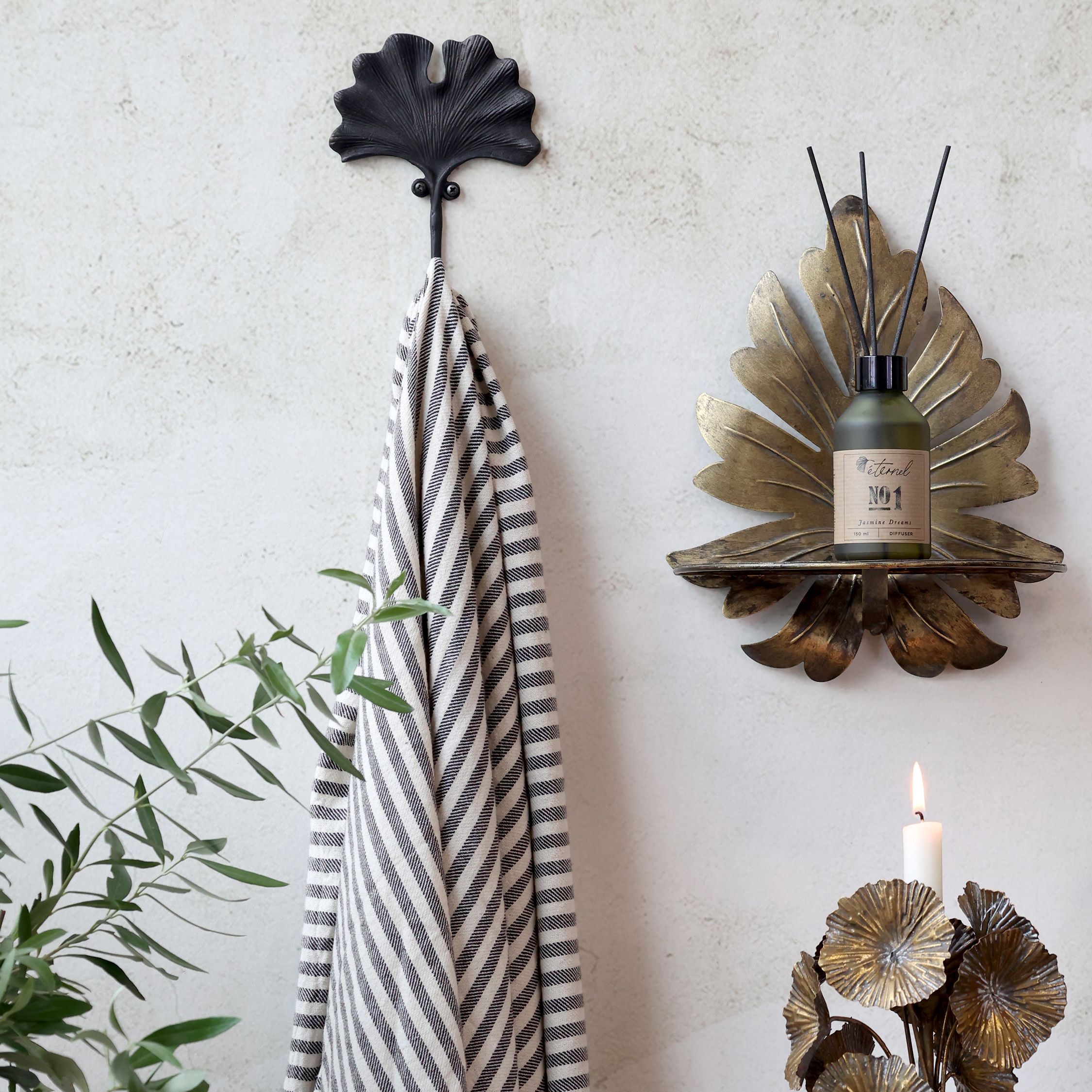 Wandhaken mit Blatt aus Messing, antik schwarz, 17 cm hoch