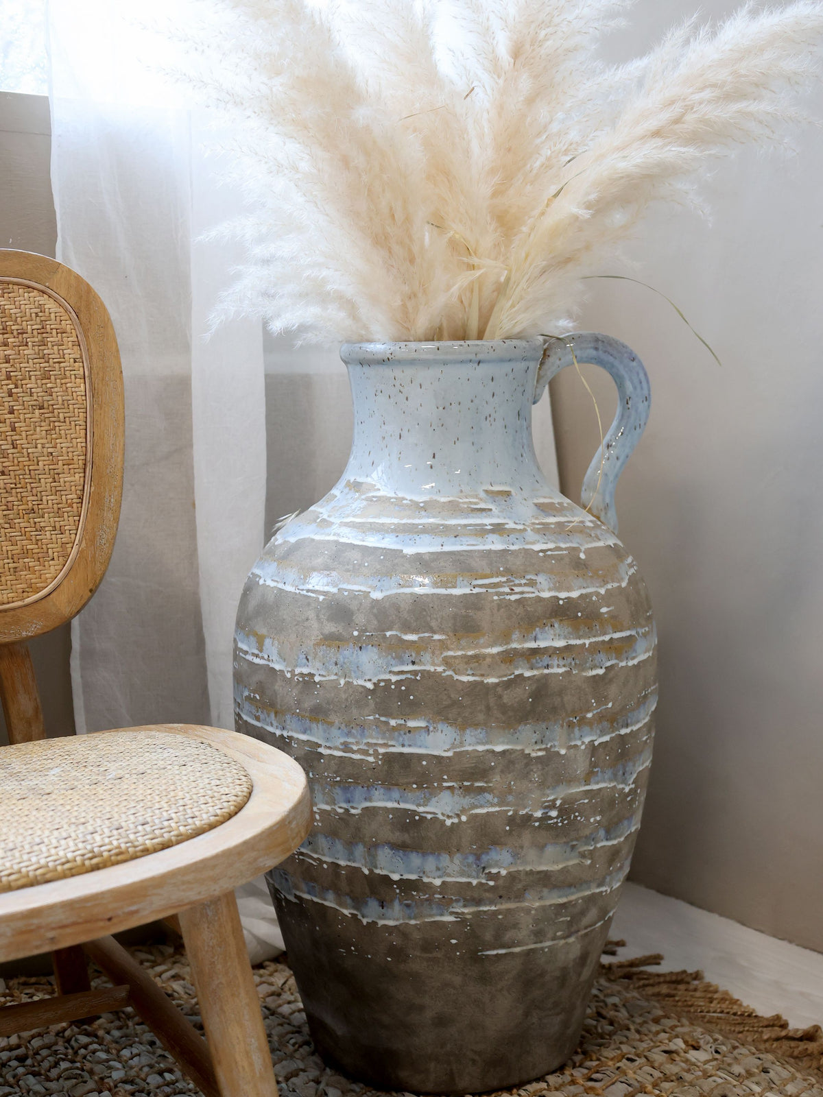 Maxim Vase mit Griff, 70 cm hoch, opal