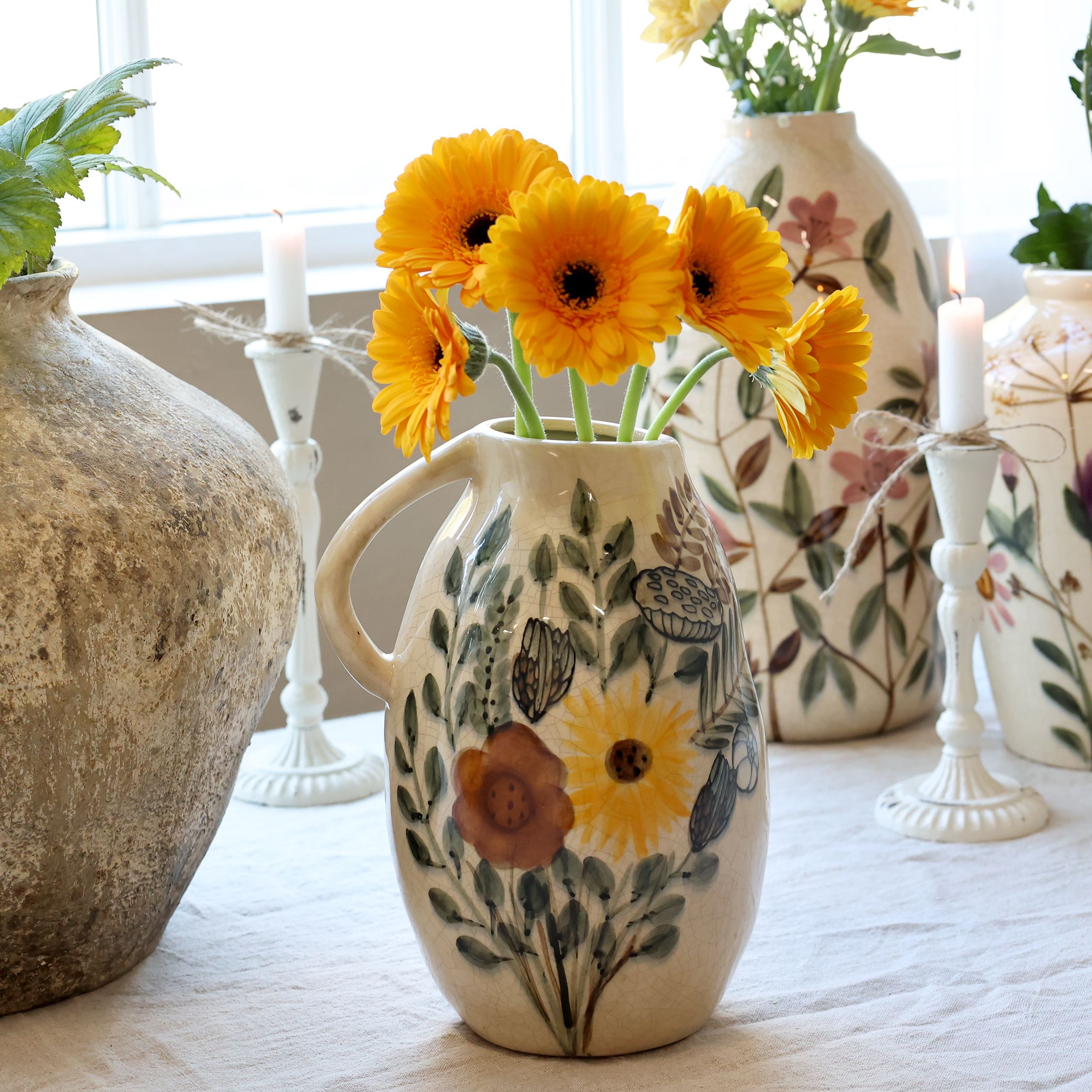Kanne mit Blumenmotiv, 25 cm hoch, creme