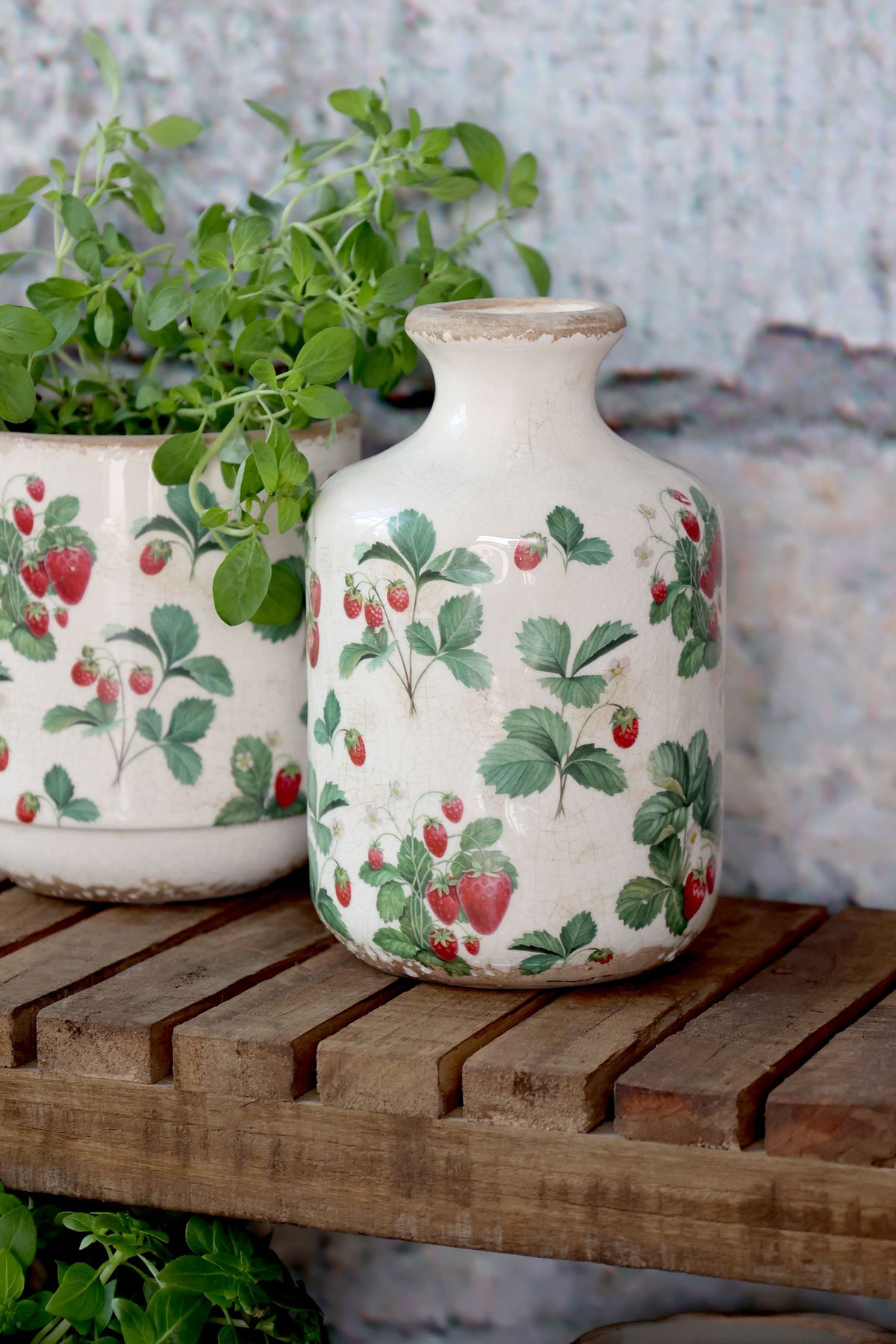 Vase Fraises mit Erdbeer-Dekor, 17,5 cm hoch, creme