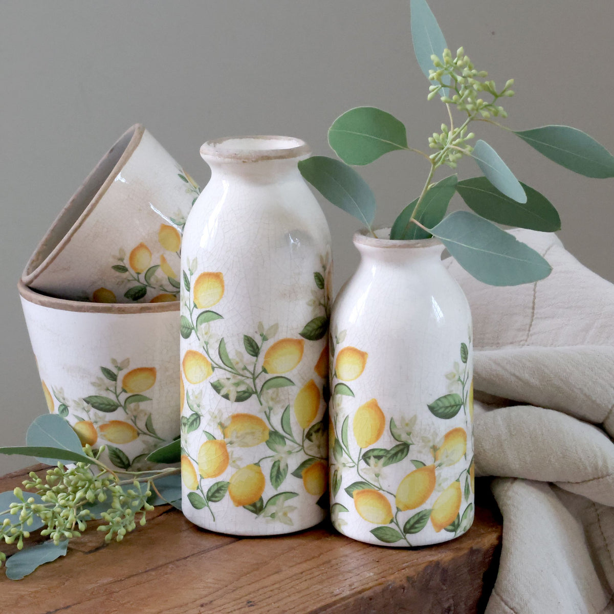 Übertopf für Blumen: Keramik Flasche mit Zitronen, 20 cm