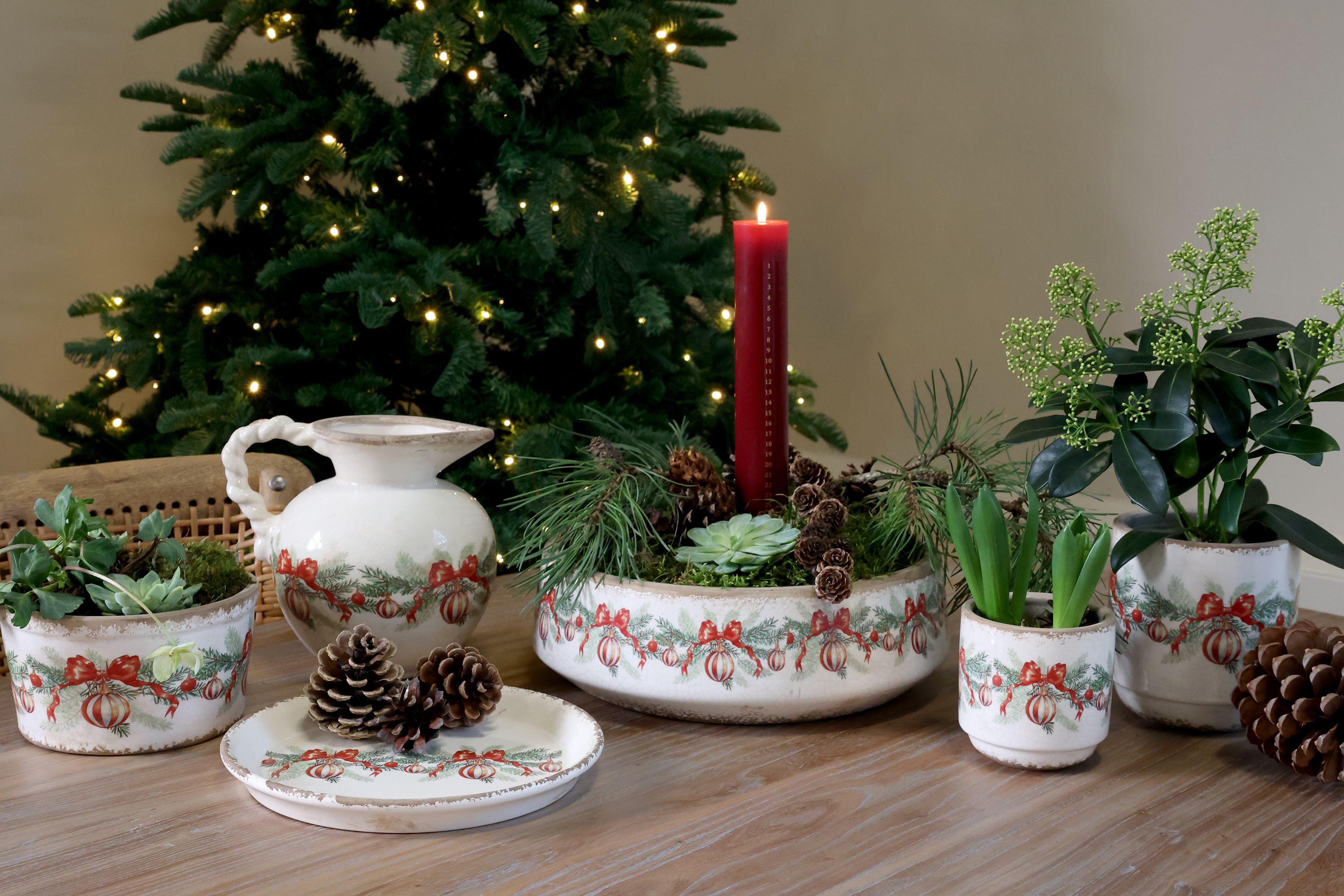 Tablett mit Weihnachtskugel und Schleife, 30 cm, creme