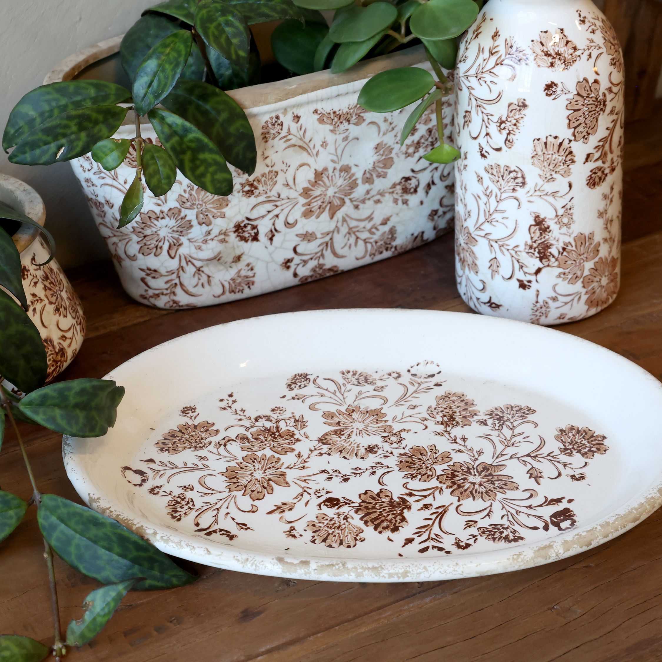Deko Tablett aus Keramik mit Blumenmotiv, Mokka, 25 cm