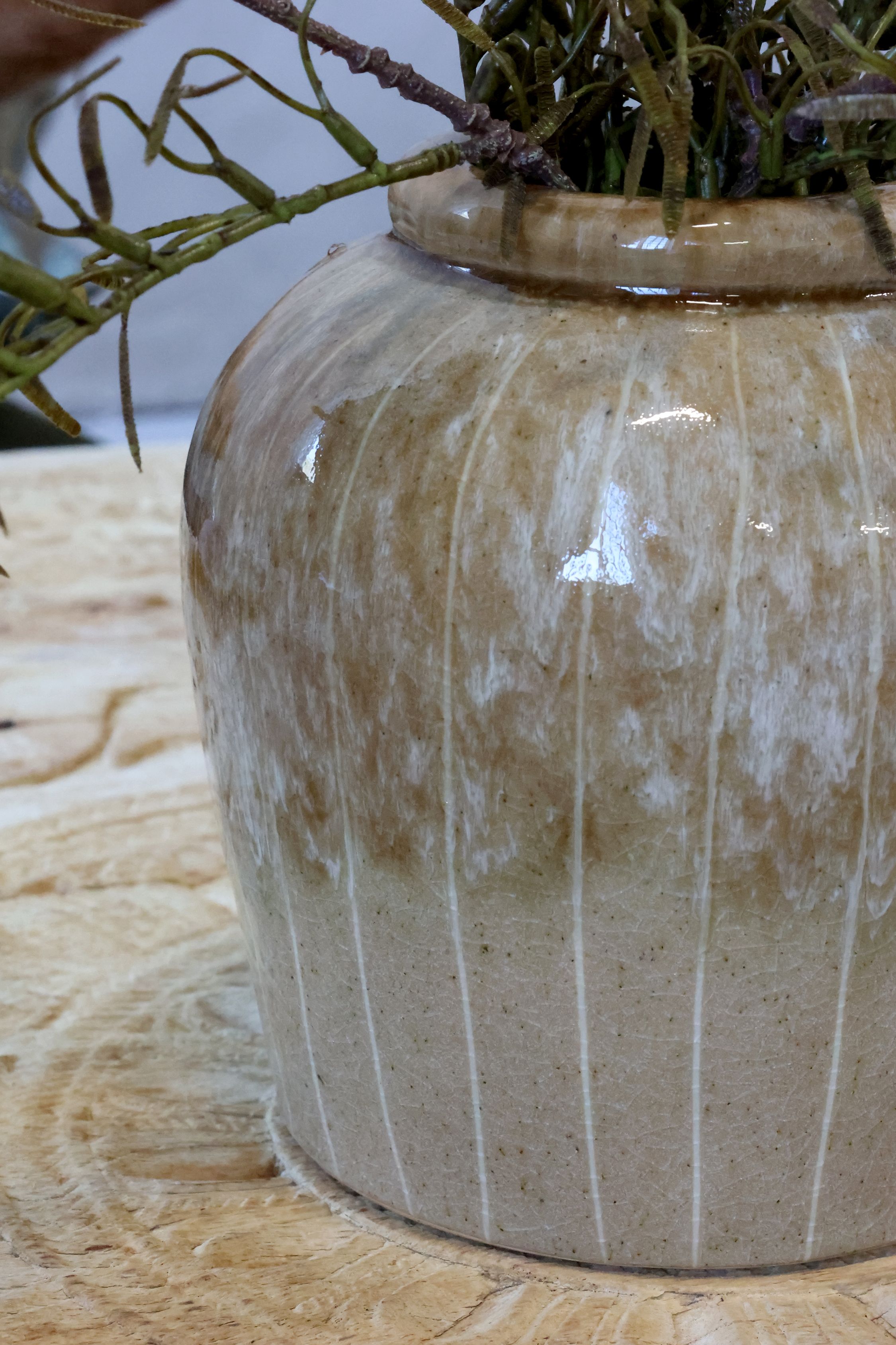 Vase mit Streifen in Latte, 19 cm hoch