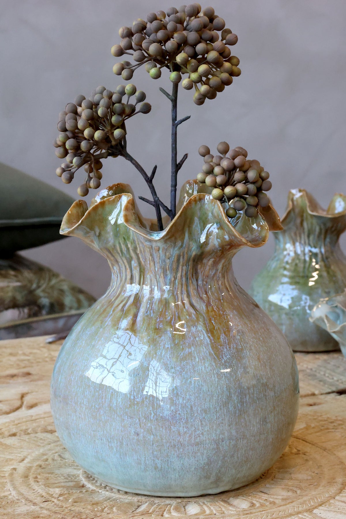 Vase mit gewelltem Rand, 21,5 cm hoch, cremefarben