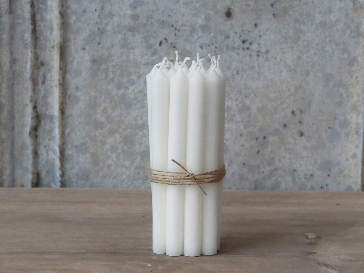 Spitzkerzen weiß 13 cm, 2,5 Stunden Brenndauer