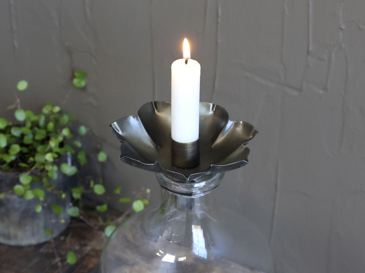 Kerzenhalter mit Blumen aus Eisen, antik messing
