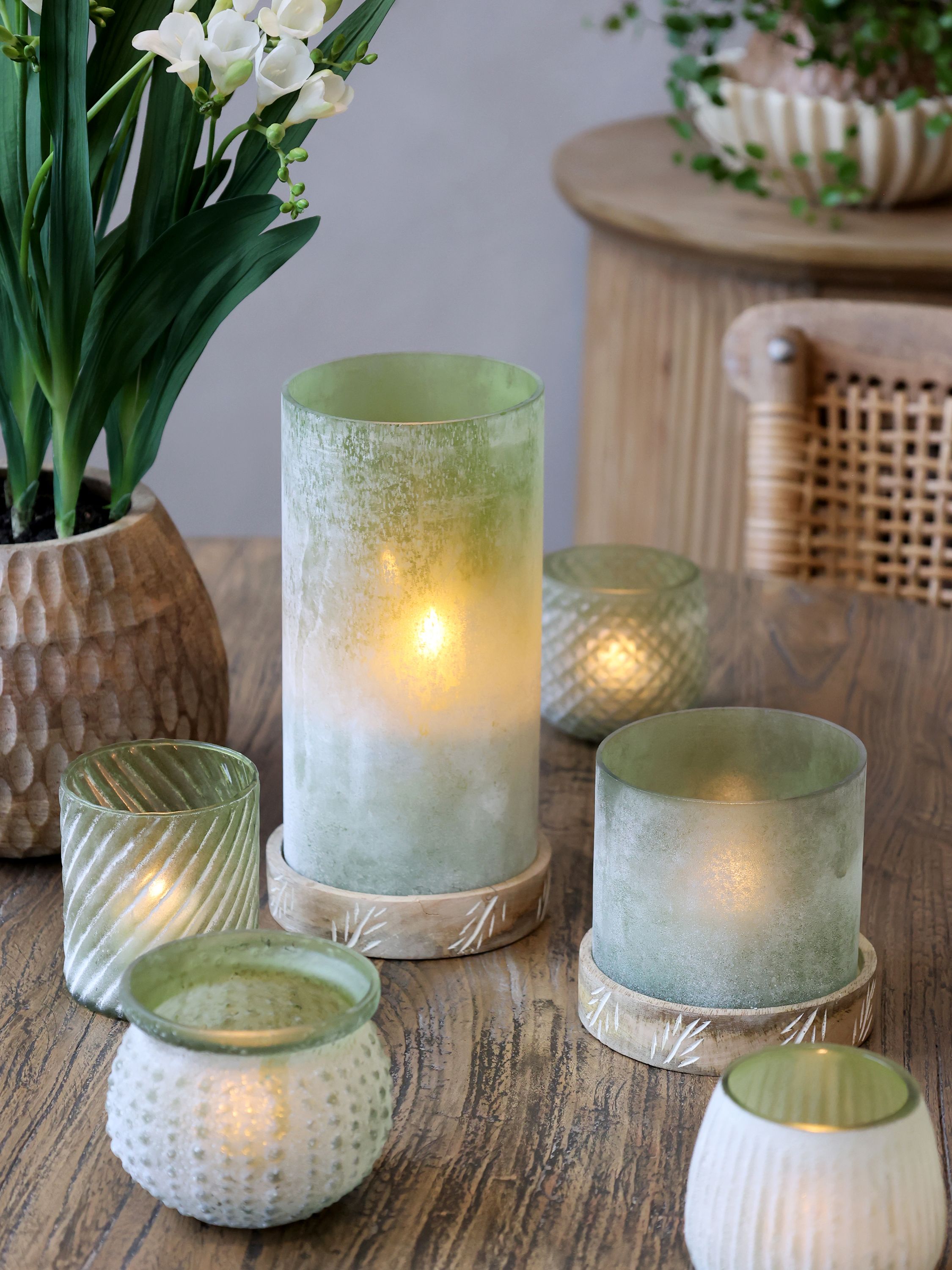 Windlicht aus Glas mit Mangoholz-Sockel, 12 cm