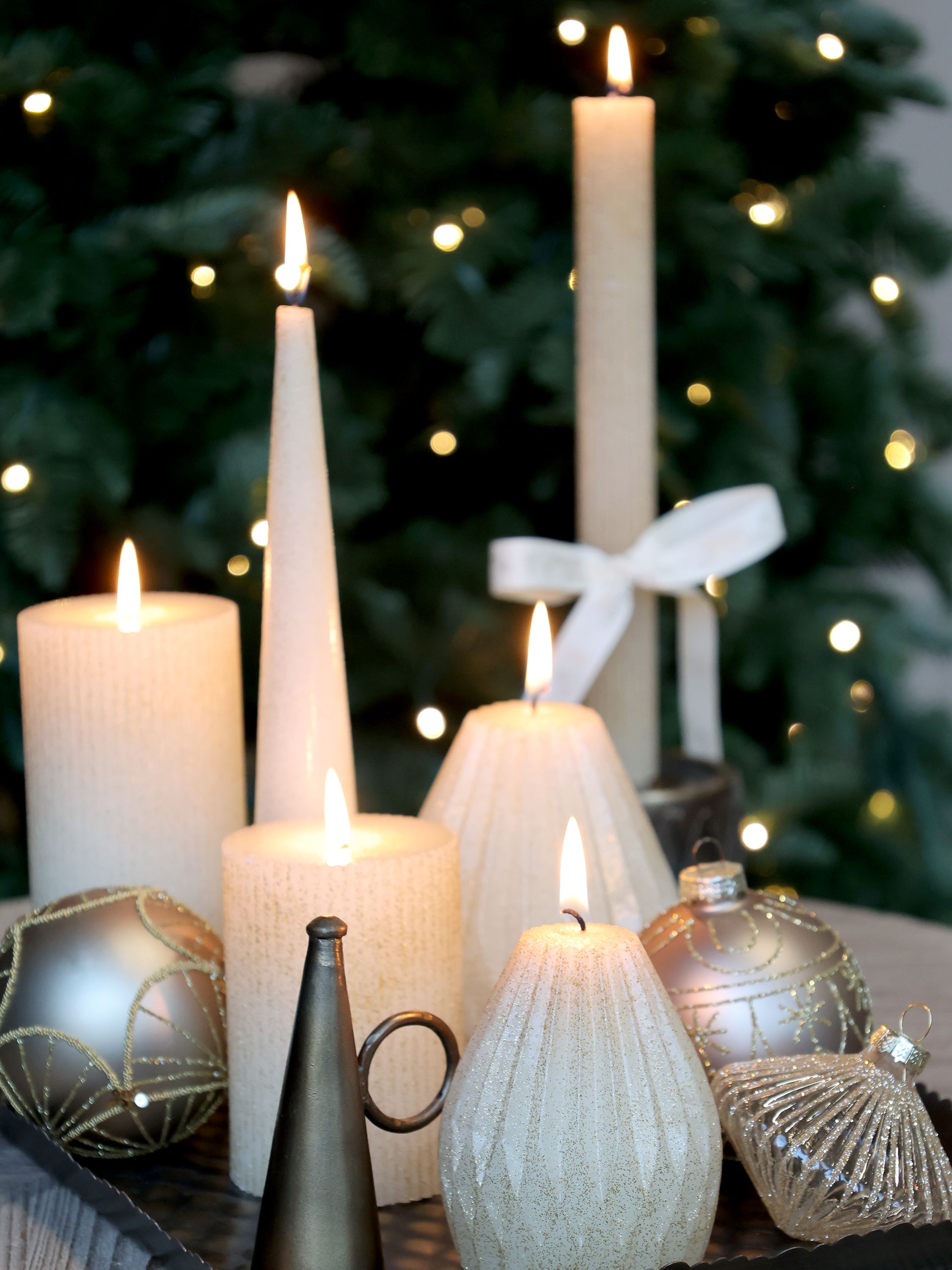 Stumpenkerze Diamant mit Glitzer, 12 cm hoch, creme