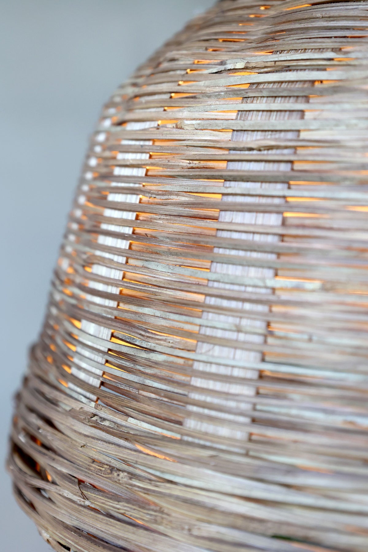 Lampe aus Rattangeflecht mit E27-Fassung, natur