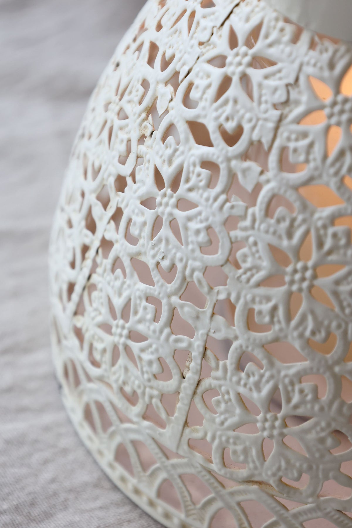 Windlicht aus Glas und Eisen, 18 cm Durchmesser, Creme