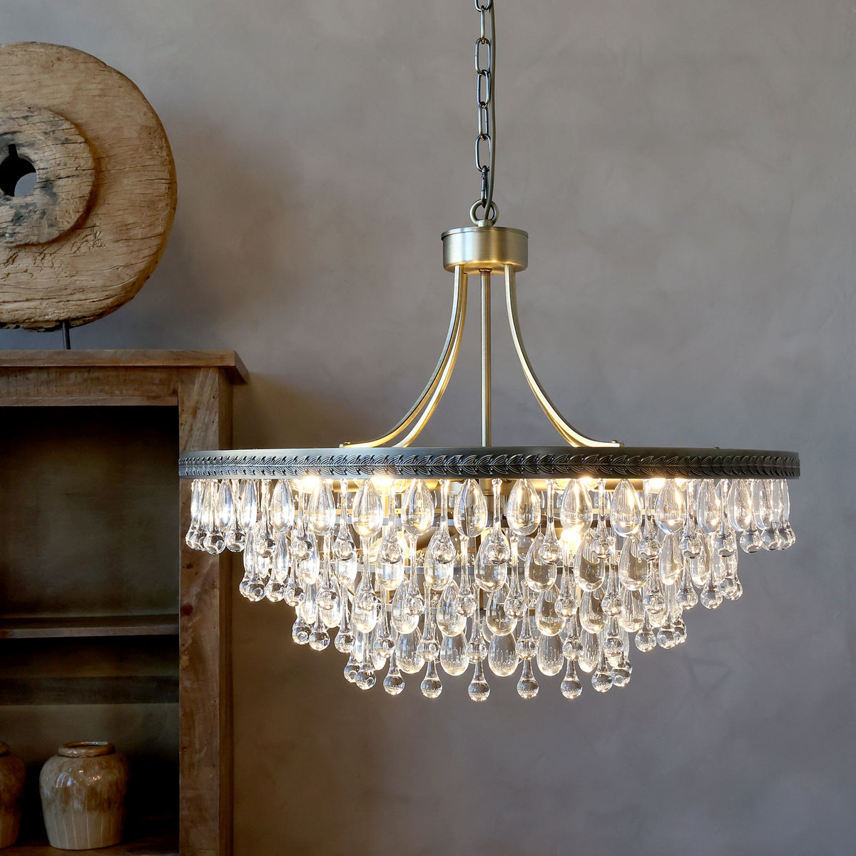 Kronleuchter Versailles, Glasprismen, antik Messing, 70 cm
