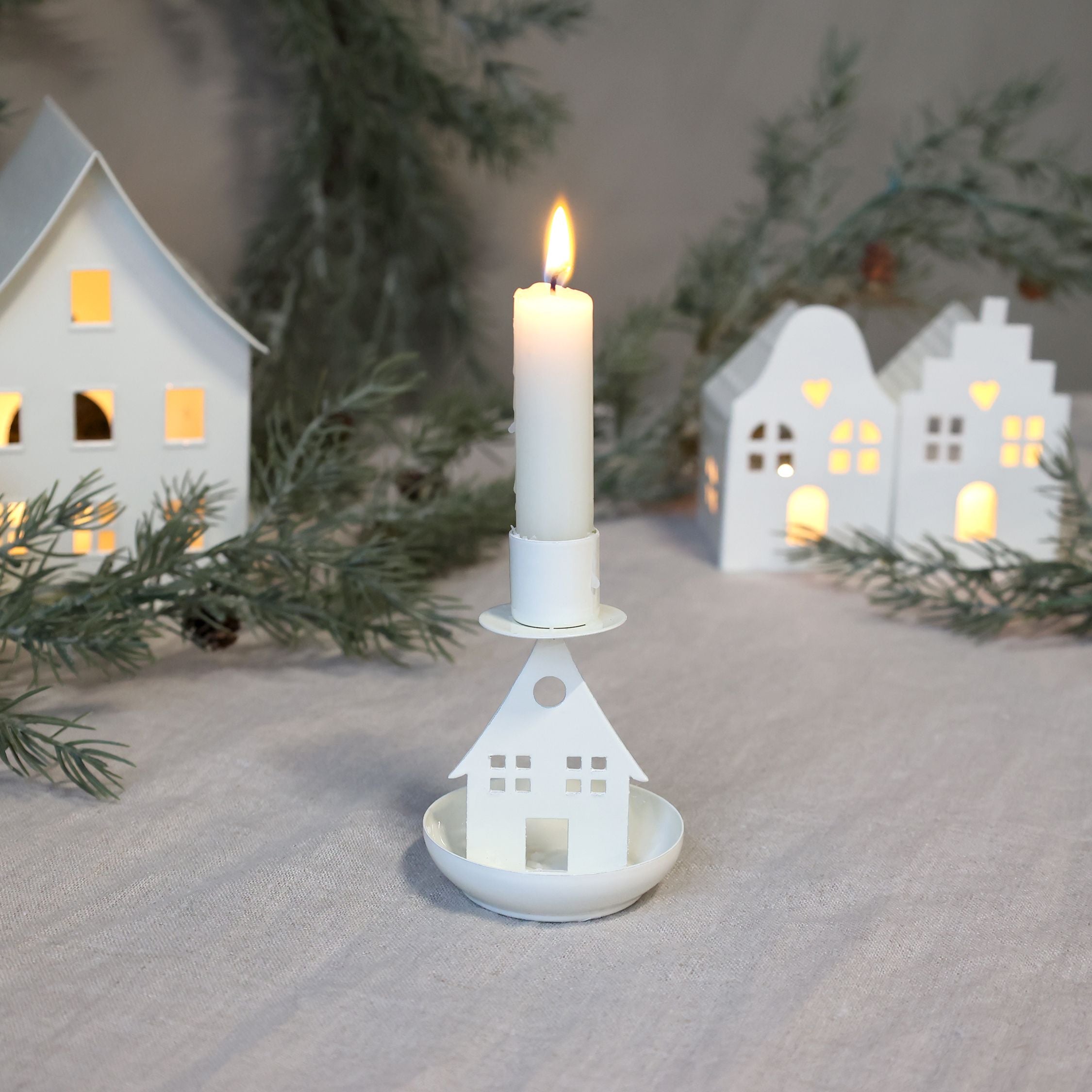 Kerzenständer mit Haus aus Eisen, 10 cm hoch, creme