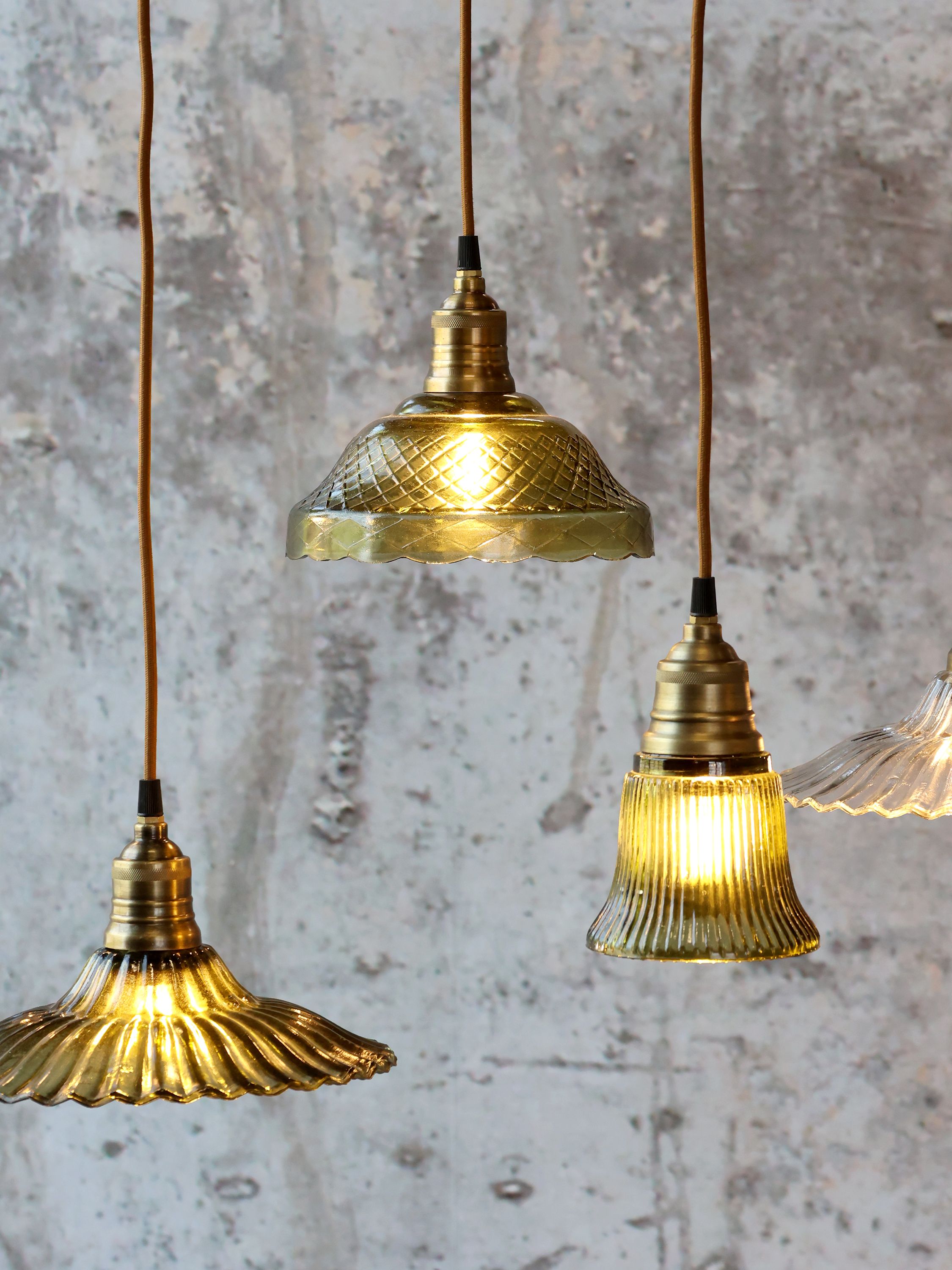 Lampe mit Messingoberfläche, oliv, 26 cm Durchmesser
